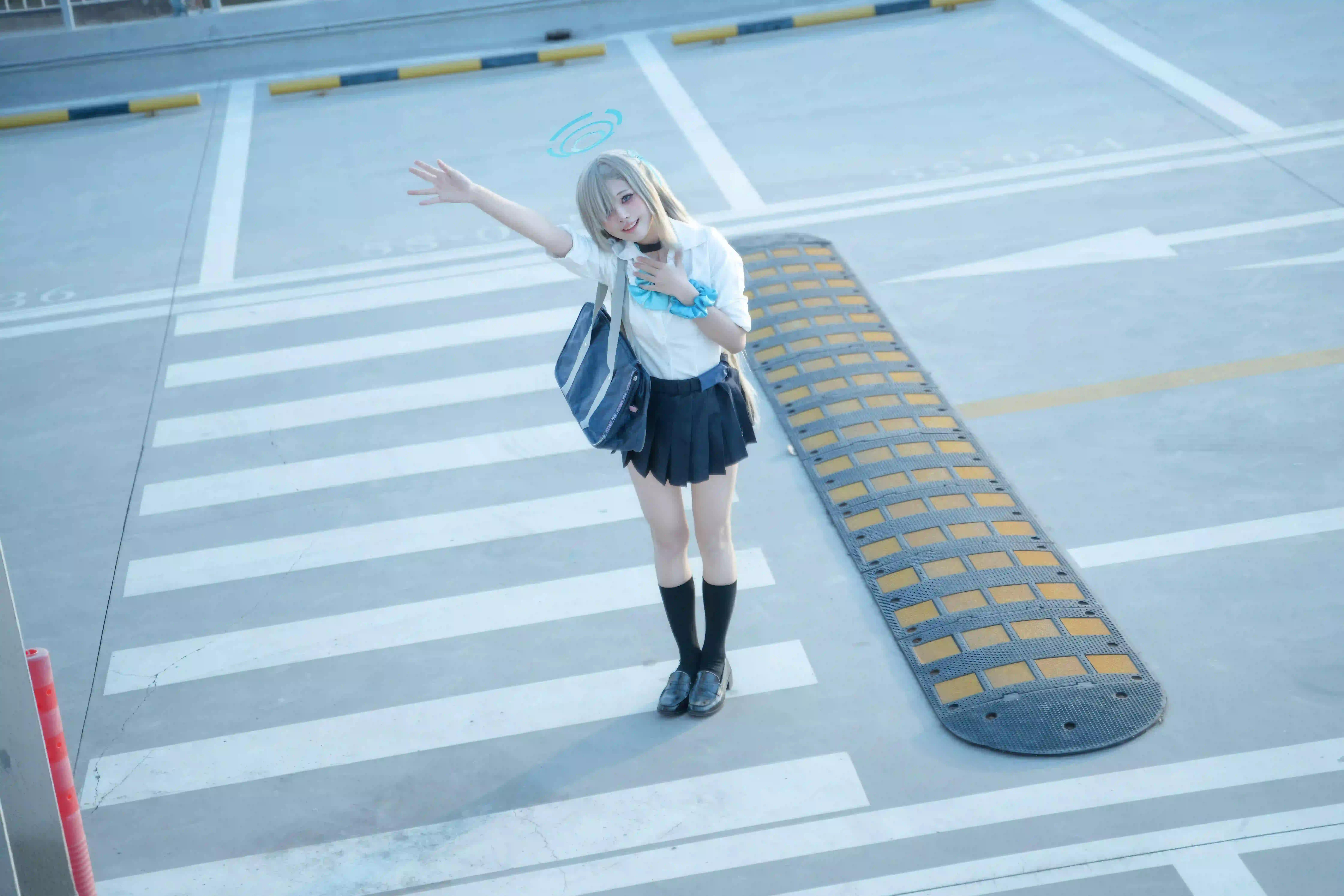 jk穿搭 长发美女 学院风格 户外写真 斑马线