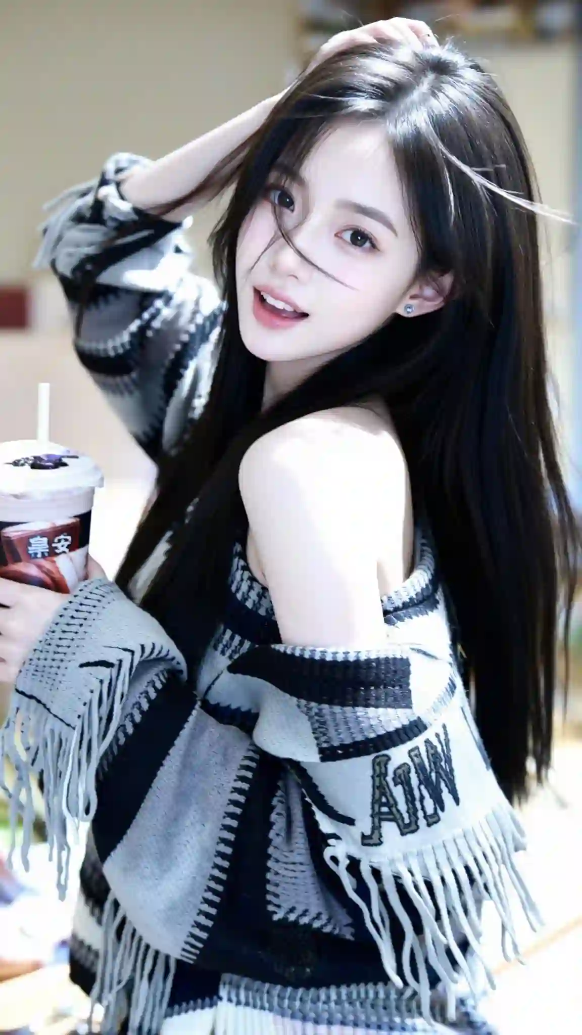 长发美女 格子外套 清纯 微笑 甜美