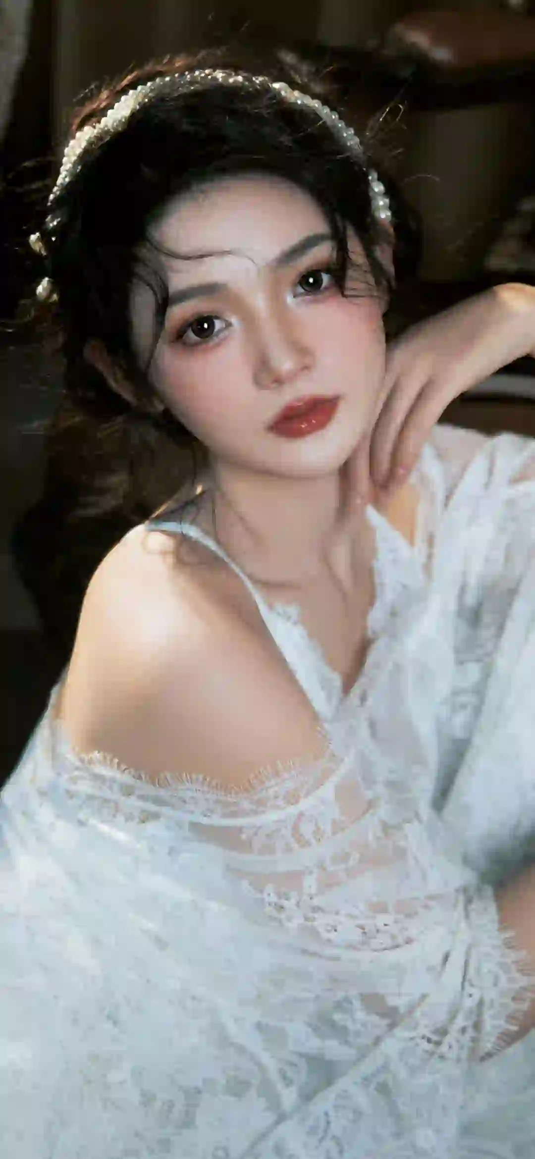 吊带 长发美女 性感美女 白色吊带长裙美女