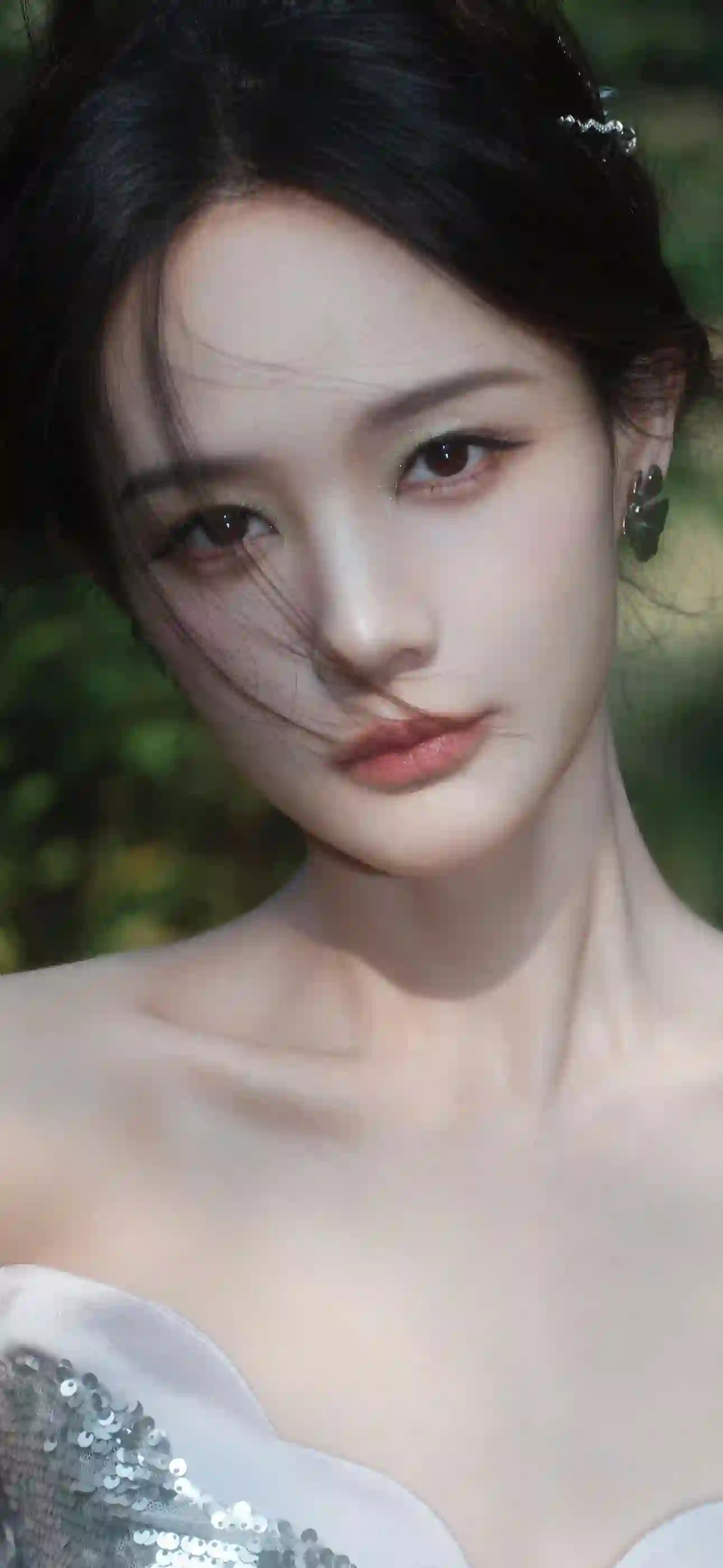 美女明星 李一桐 抹胸穿搭 个性 