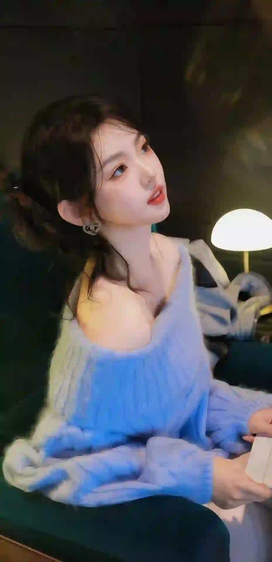 长发清纯美女 蓝色衣服 抹胸穿搭 唯美