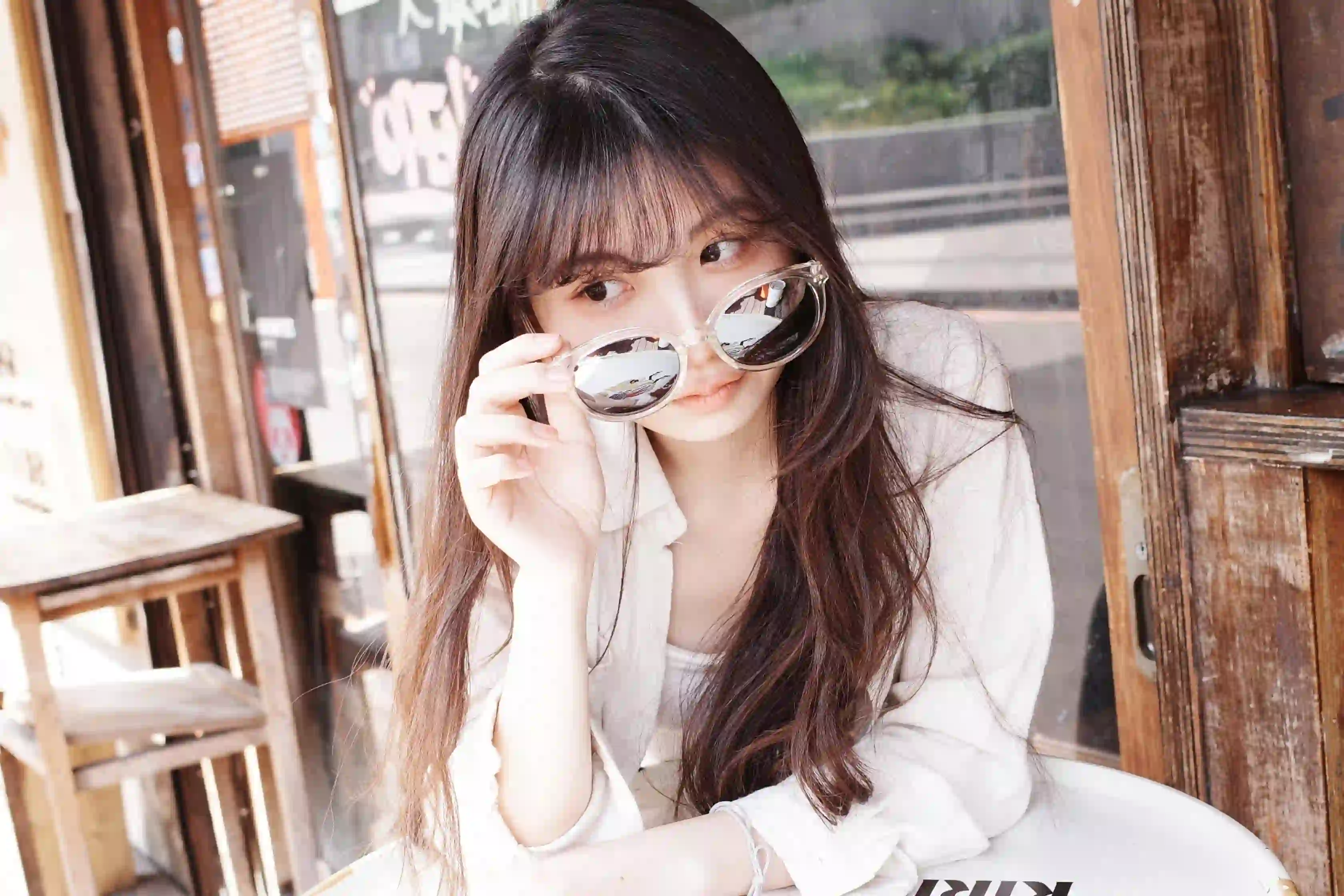 长发美女 户外写真 咖啡店 墨镜女孩