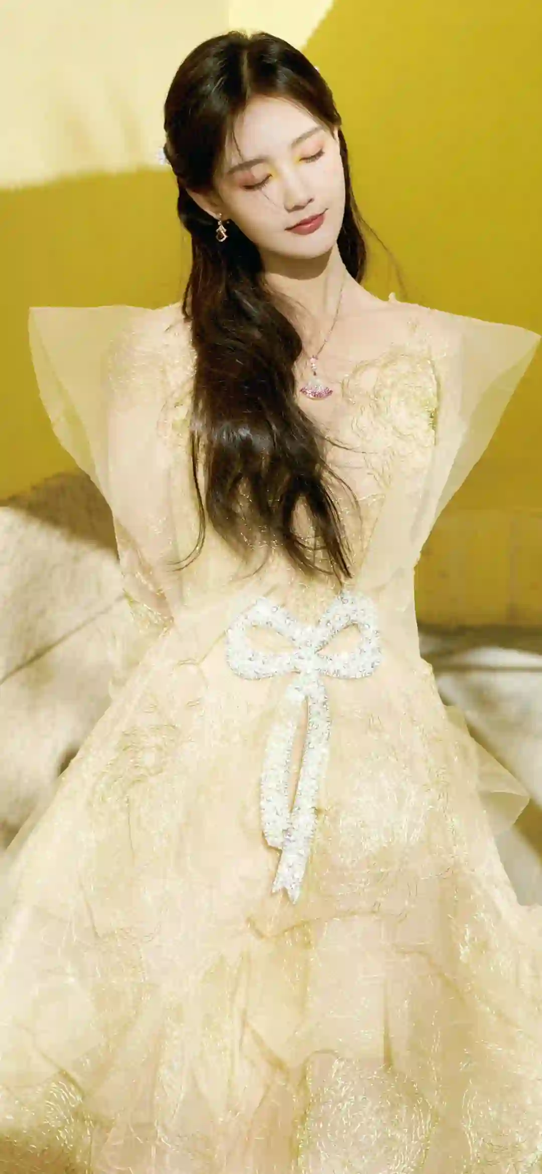 李一桐 长发性感美女 明星壁纸 长裙美女 
