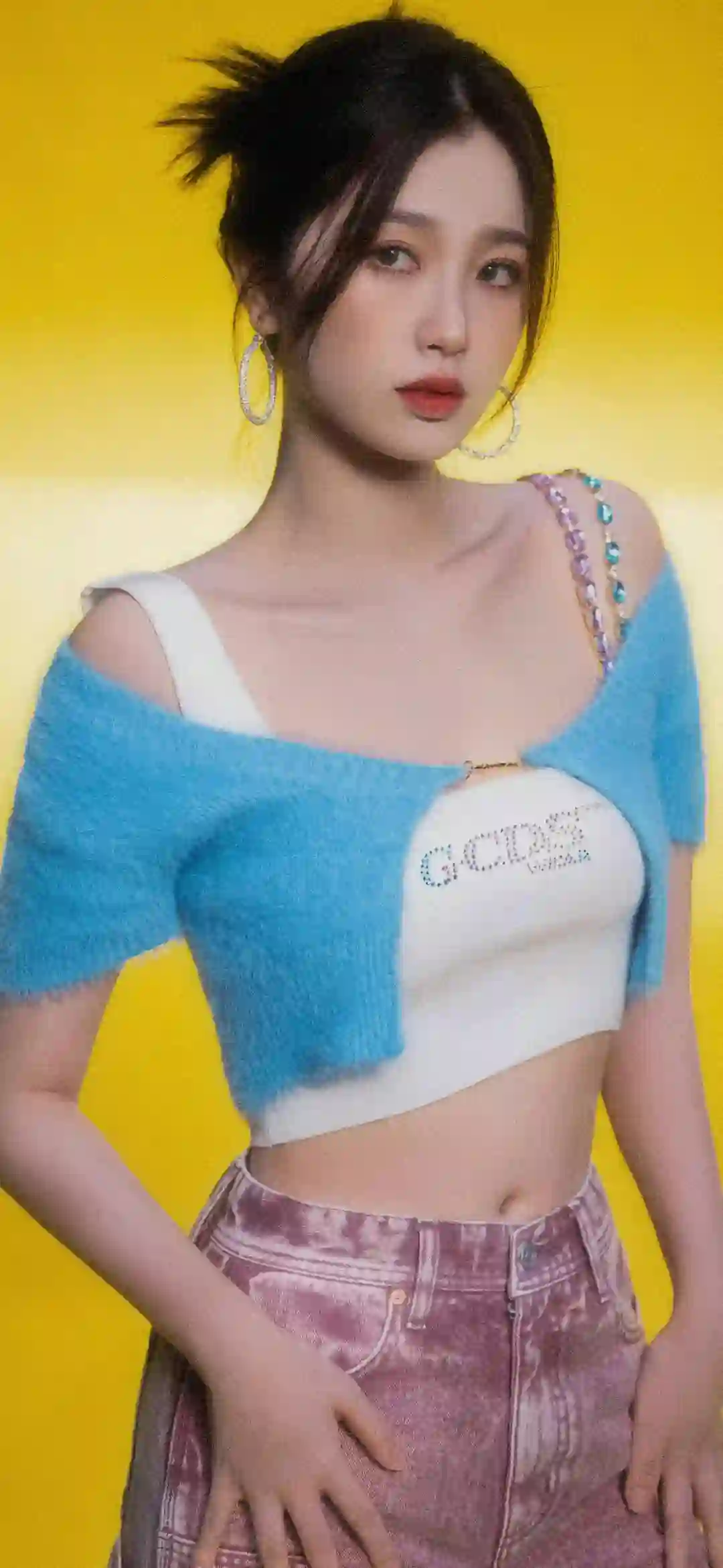 美女明星 酷酷 虞书欣 蓝色衣服 牛仔
