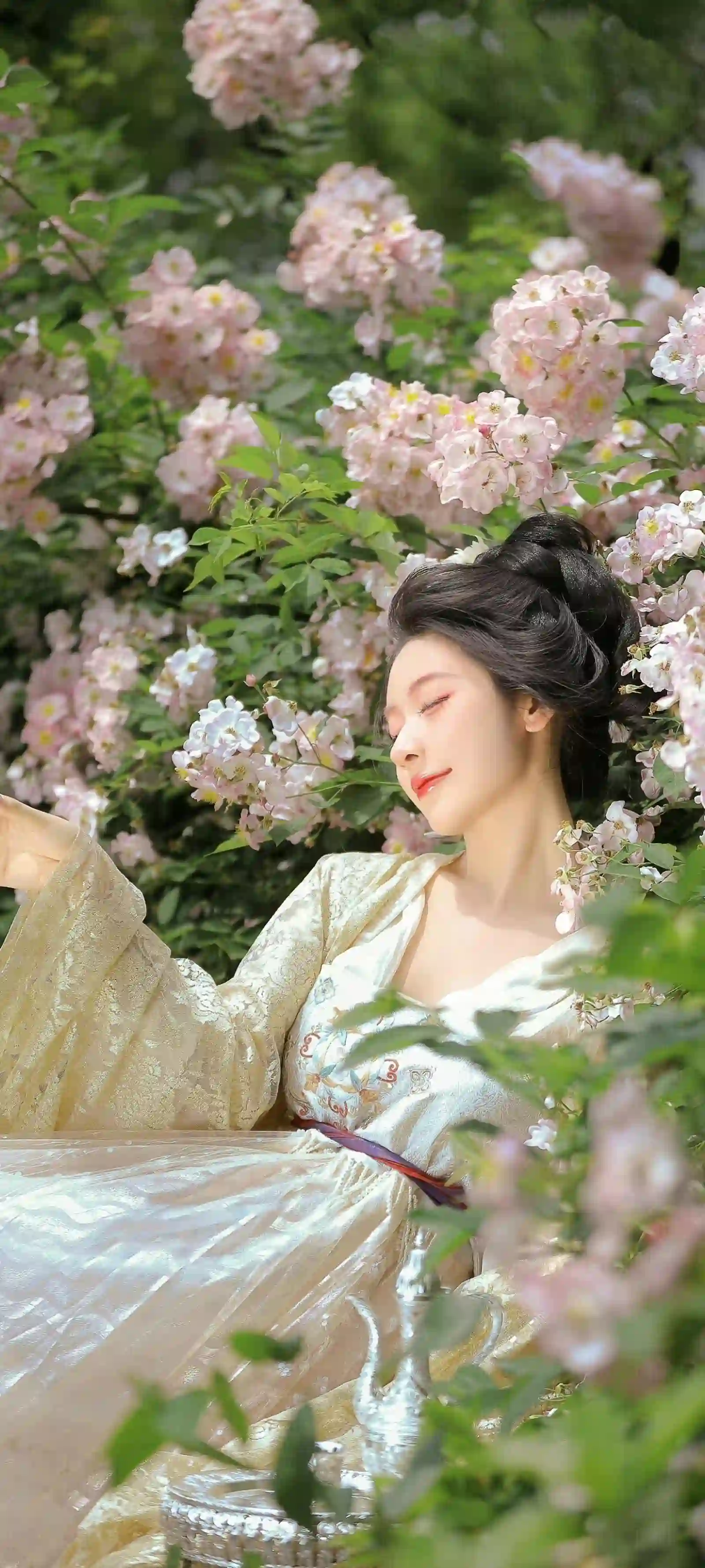 躺在花丛中的古风美女 汉服古风 古风美女 花