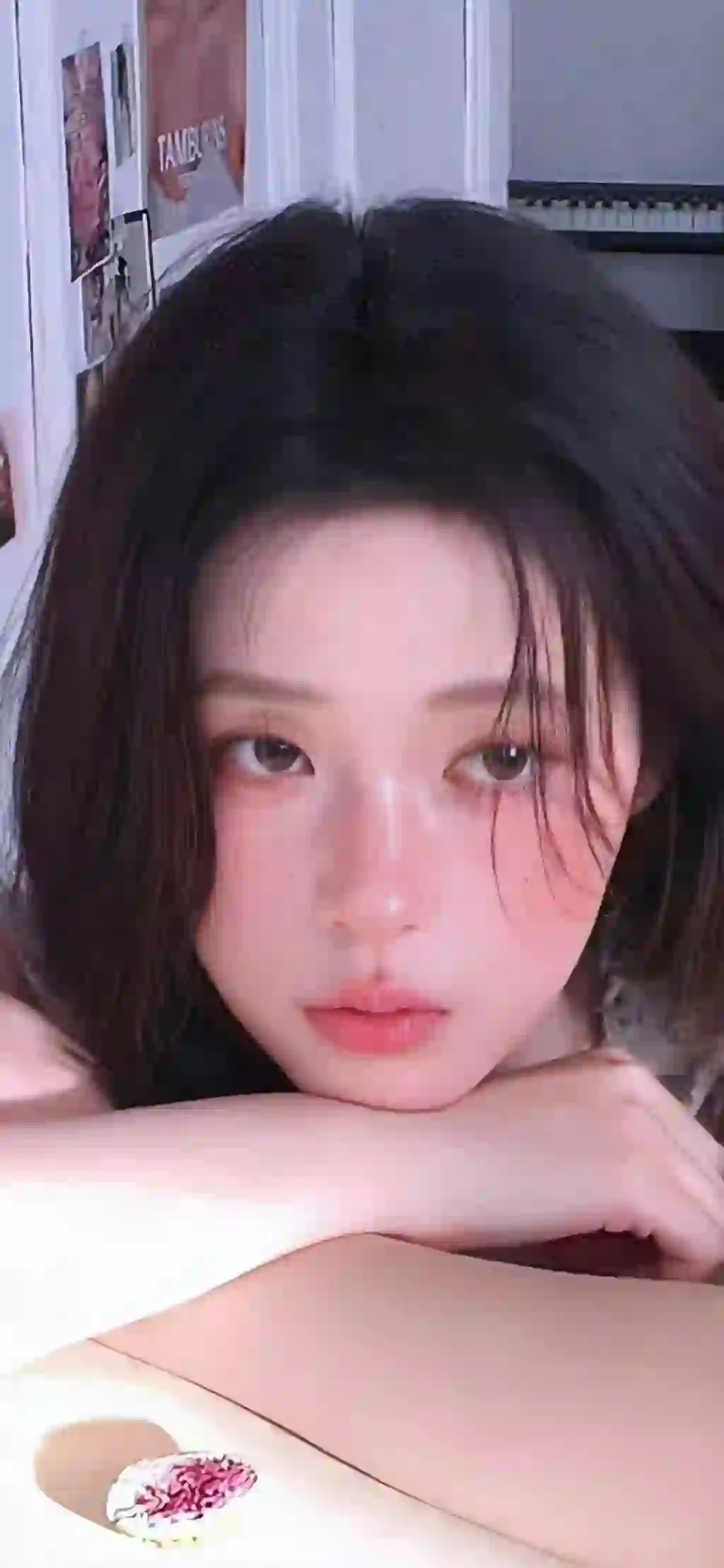 忧郁的女孩 居家 长发美女