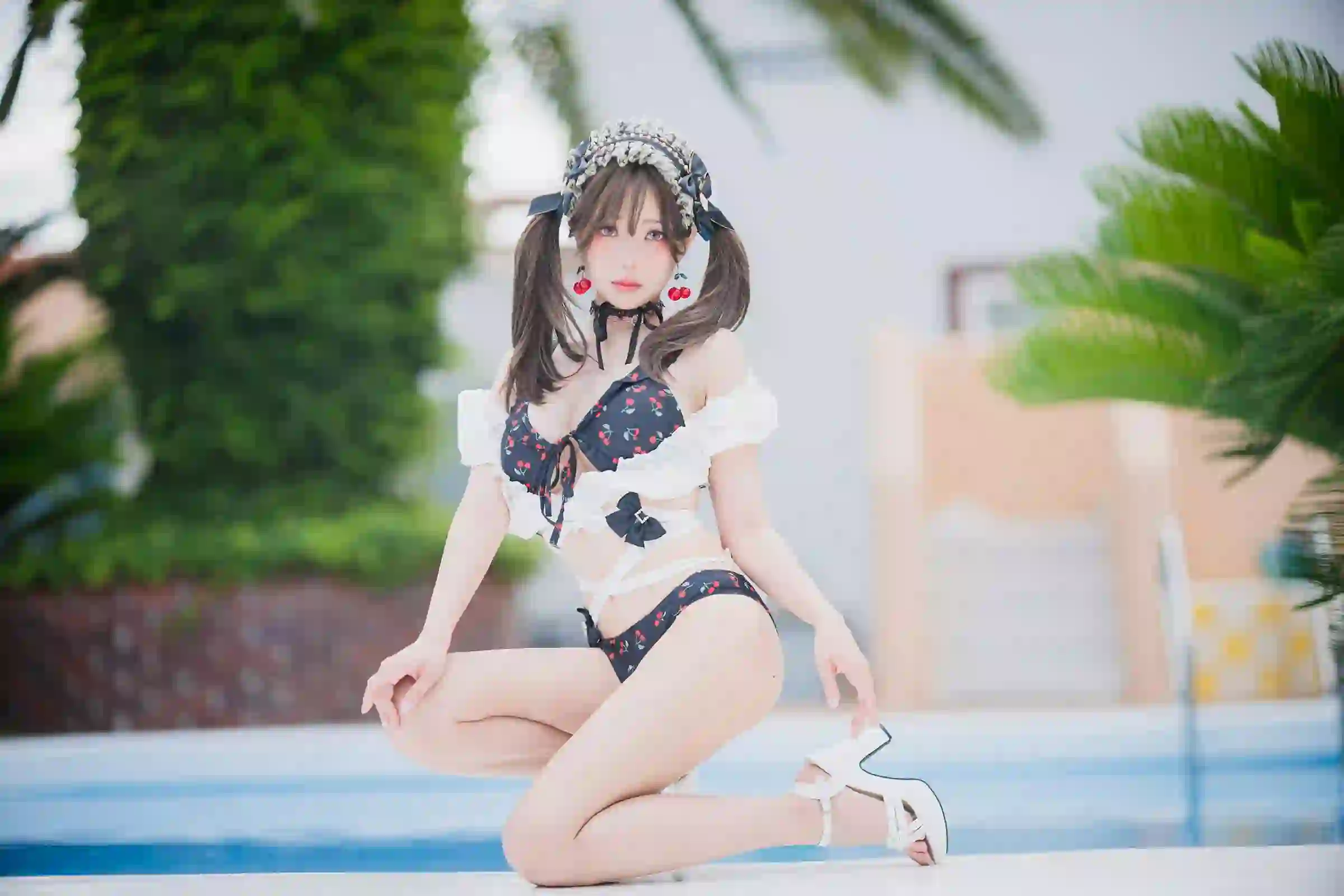 双马尾 长发性感美女 户外 泳池美女 长腿美女 高跟鞋