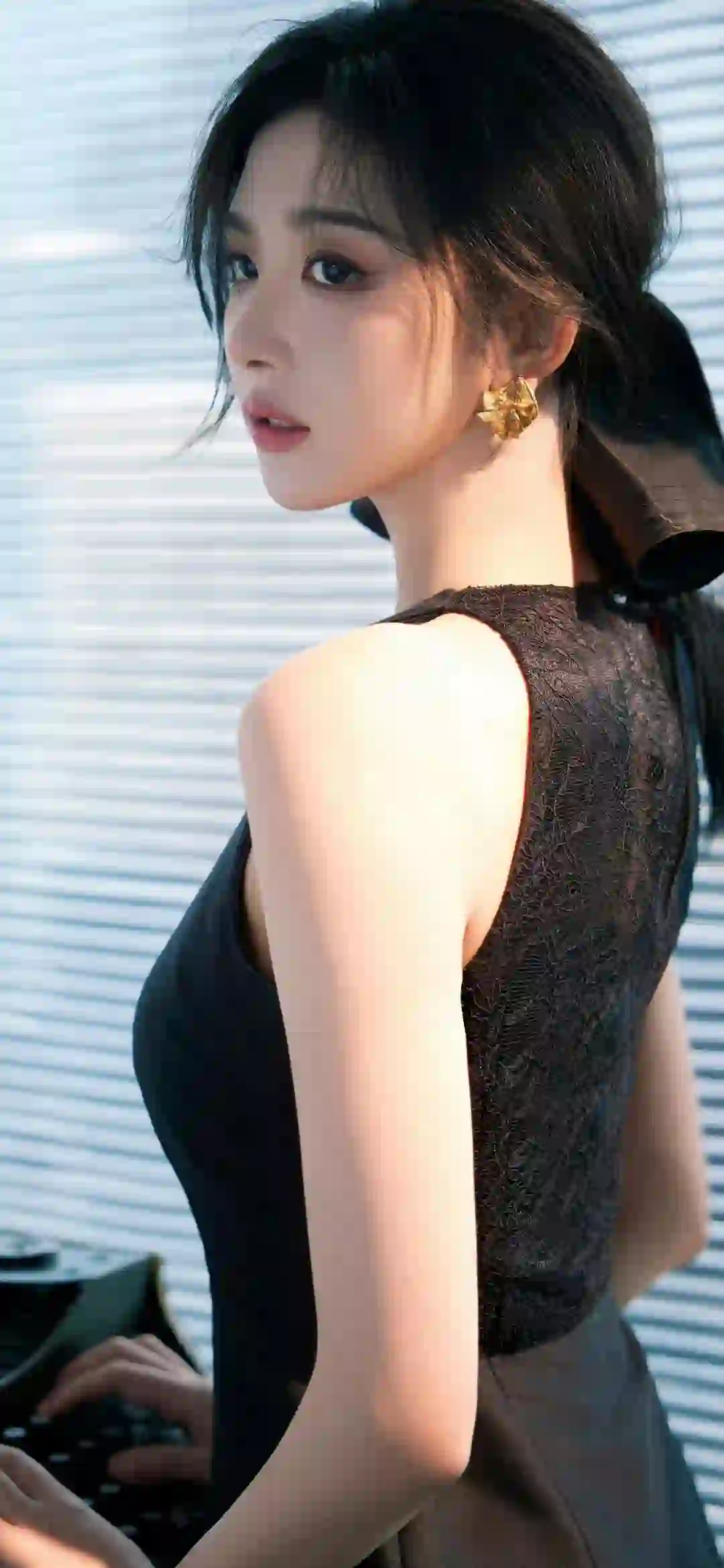 孔雪儿 长发美女 黑色吊衣服 性感