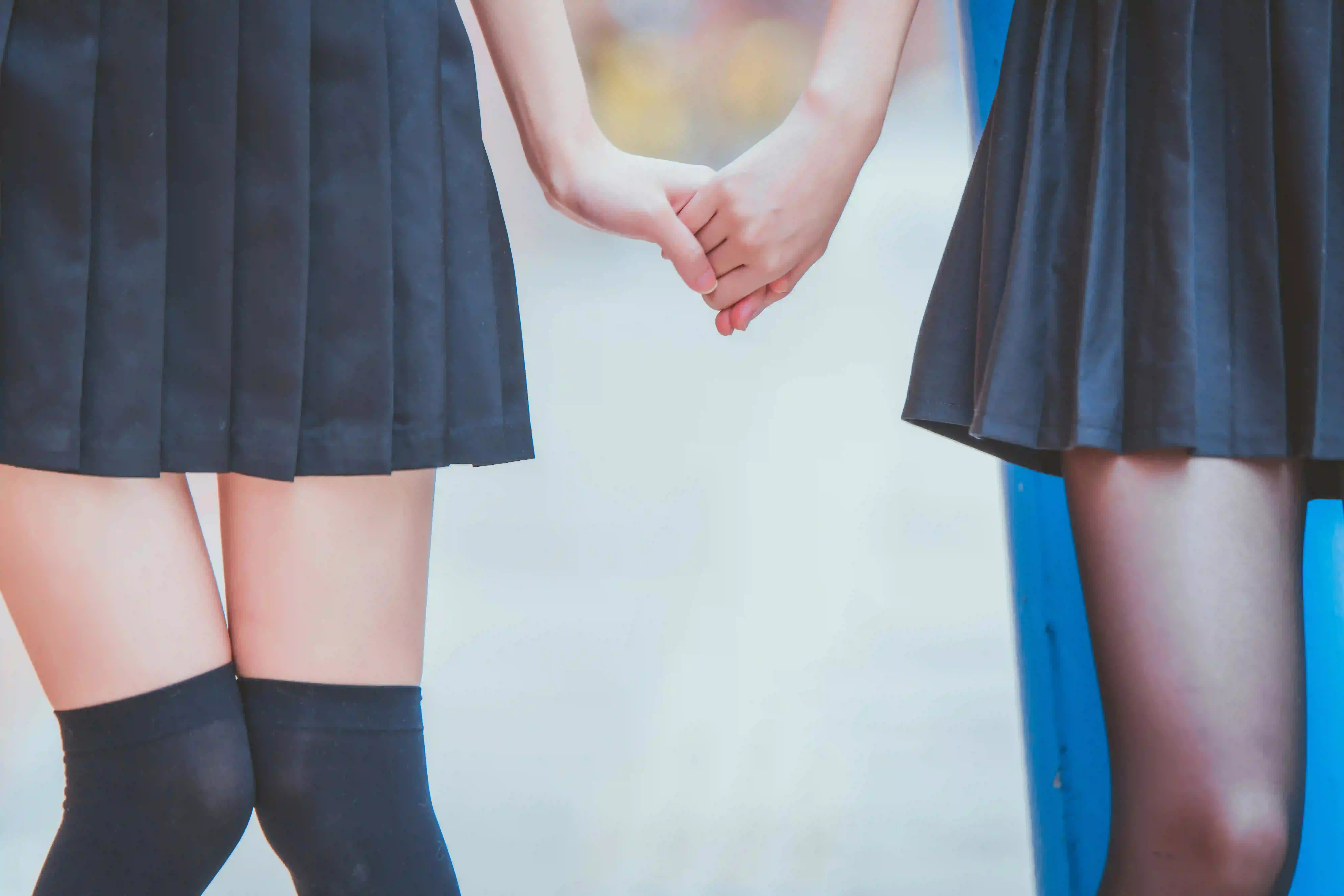 jk少女 长发美女 可爱 黑丝 手牵手
