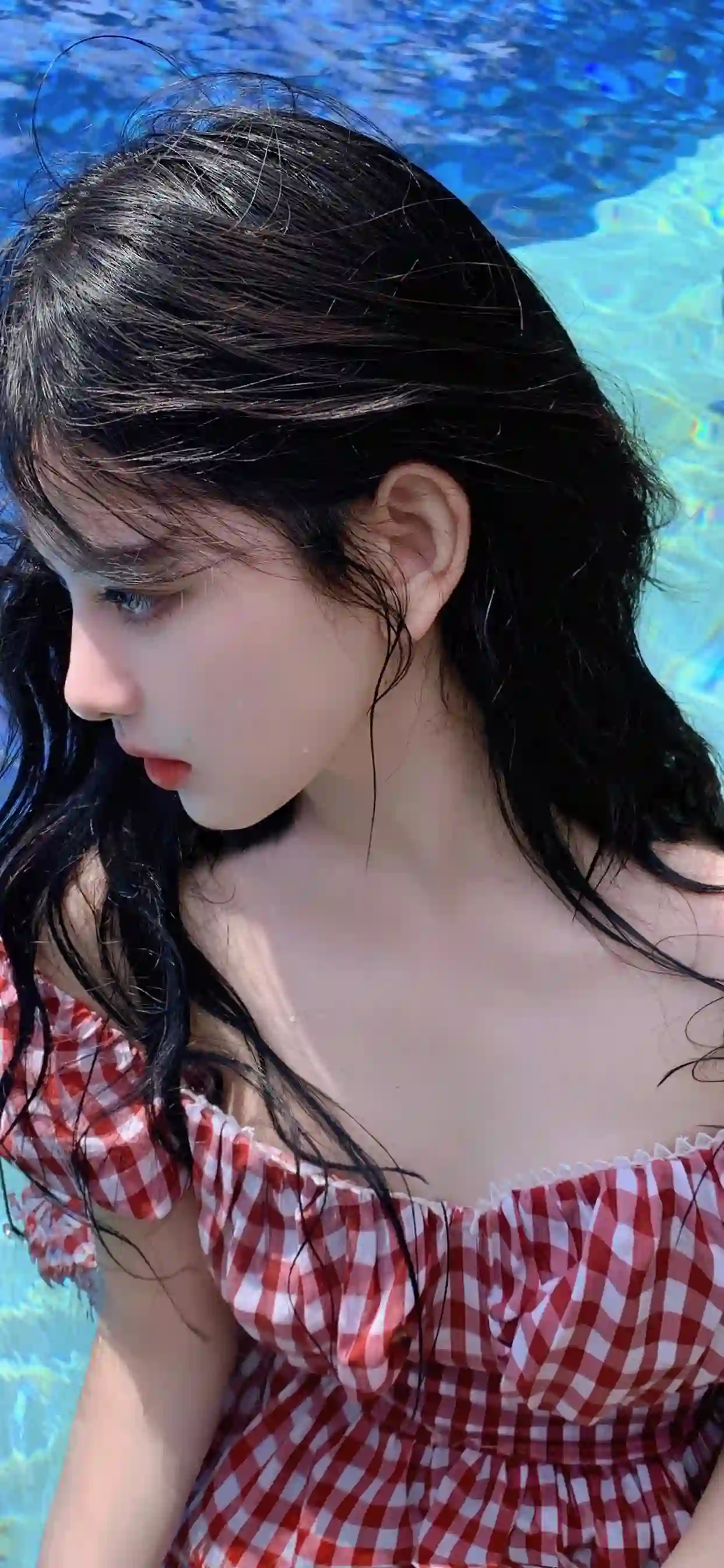 美女 碎花裙 长发性感美女 泳池场景