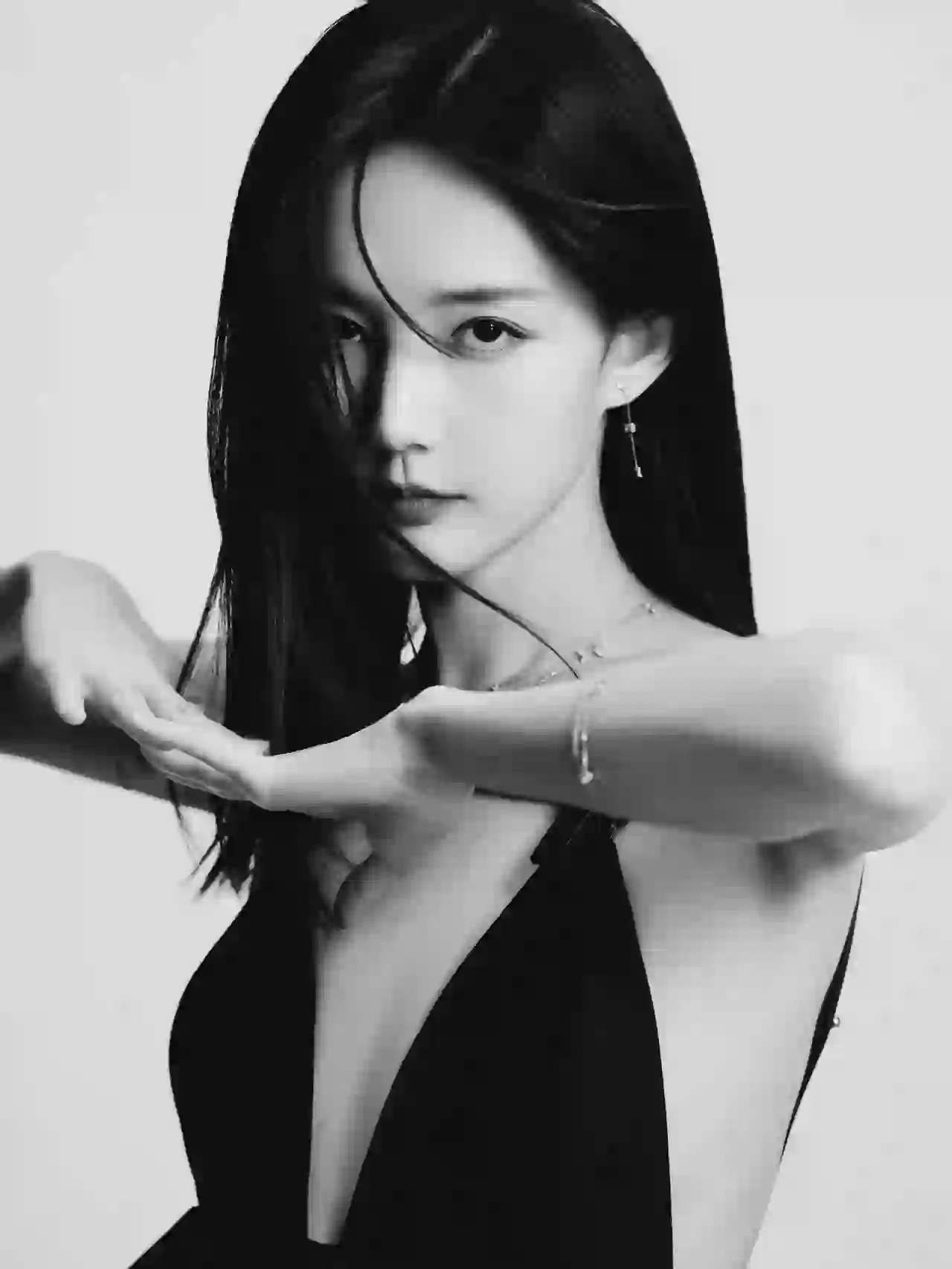 李一桐 性感美女 黑白风格 艺术写真