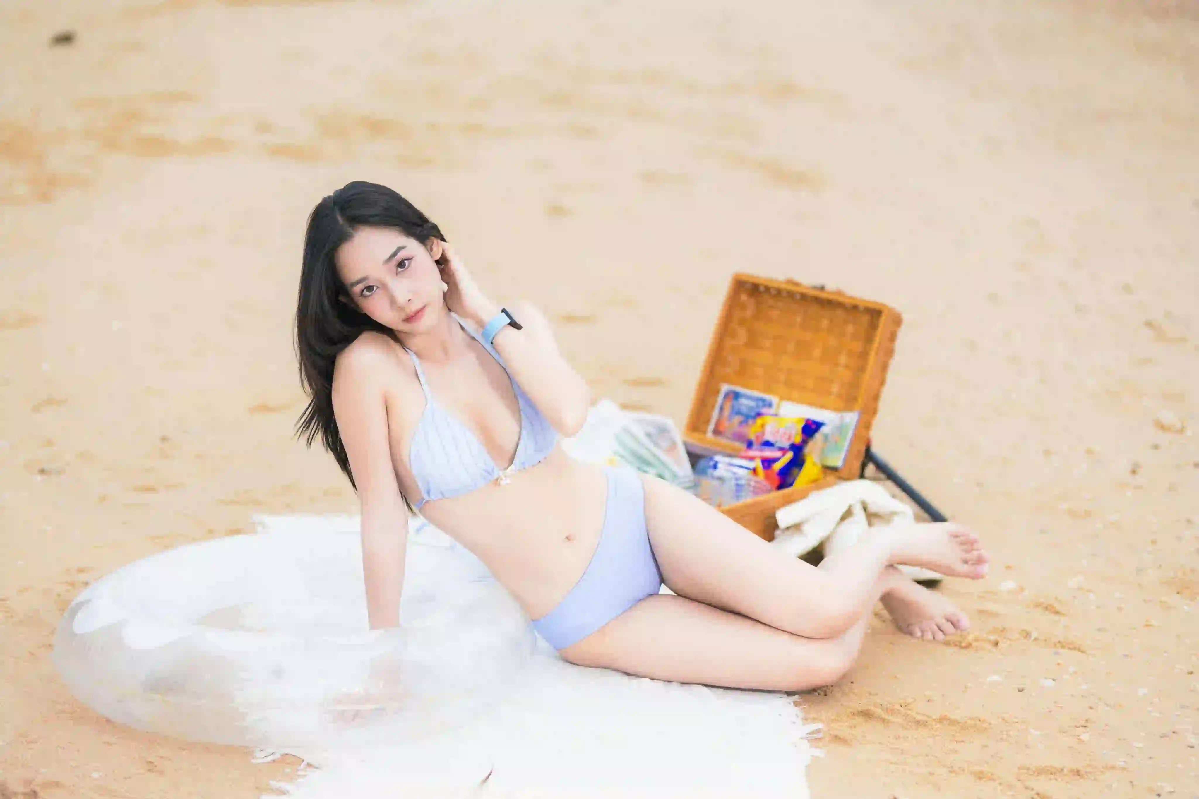 沙滩 泳装美女 性感美女 户外 海