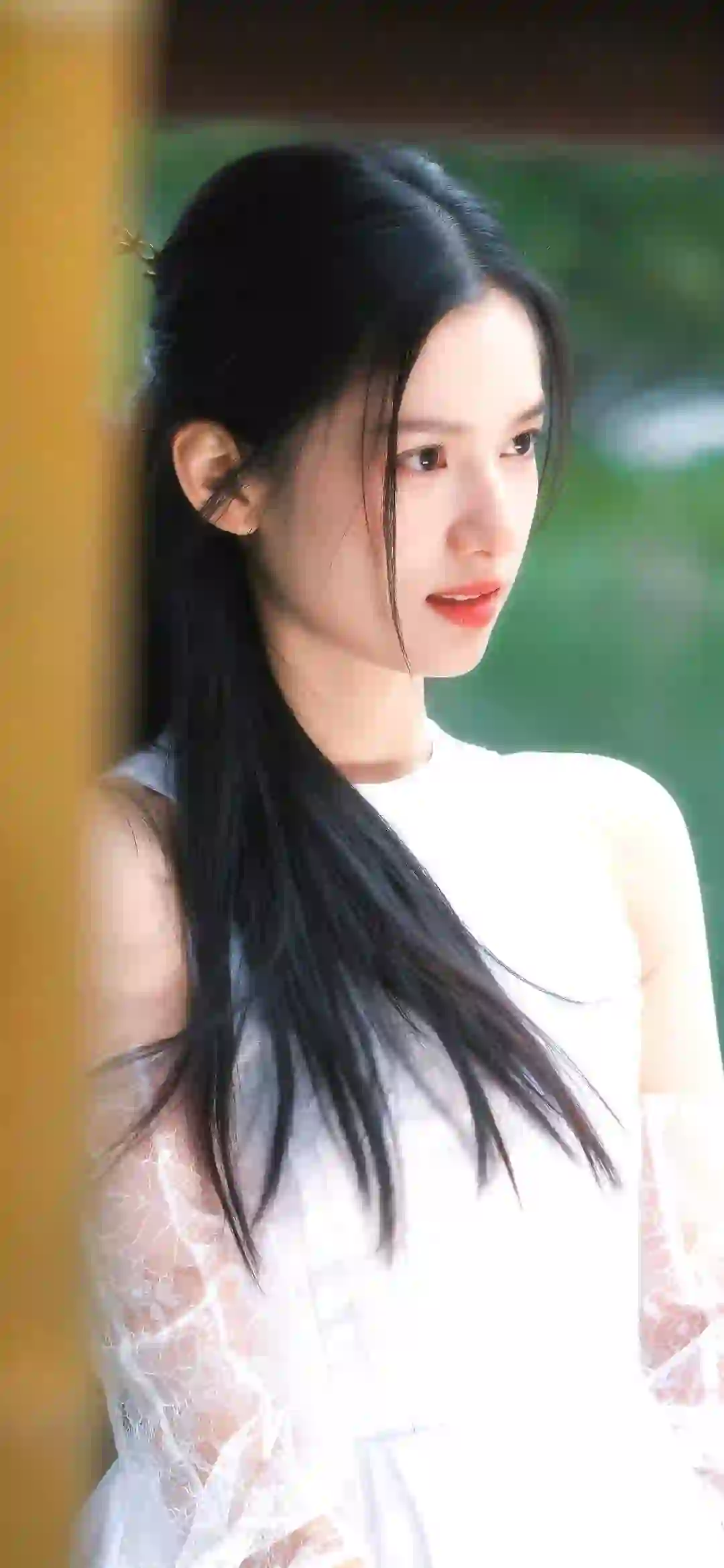 张婧仪 长发美女 户外 写真 白色衣服