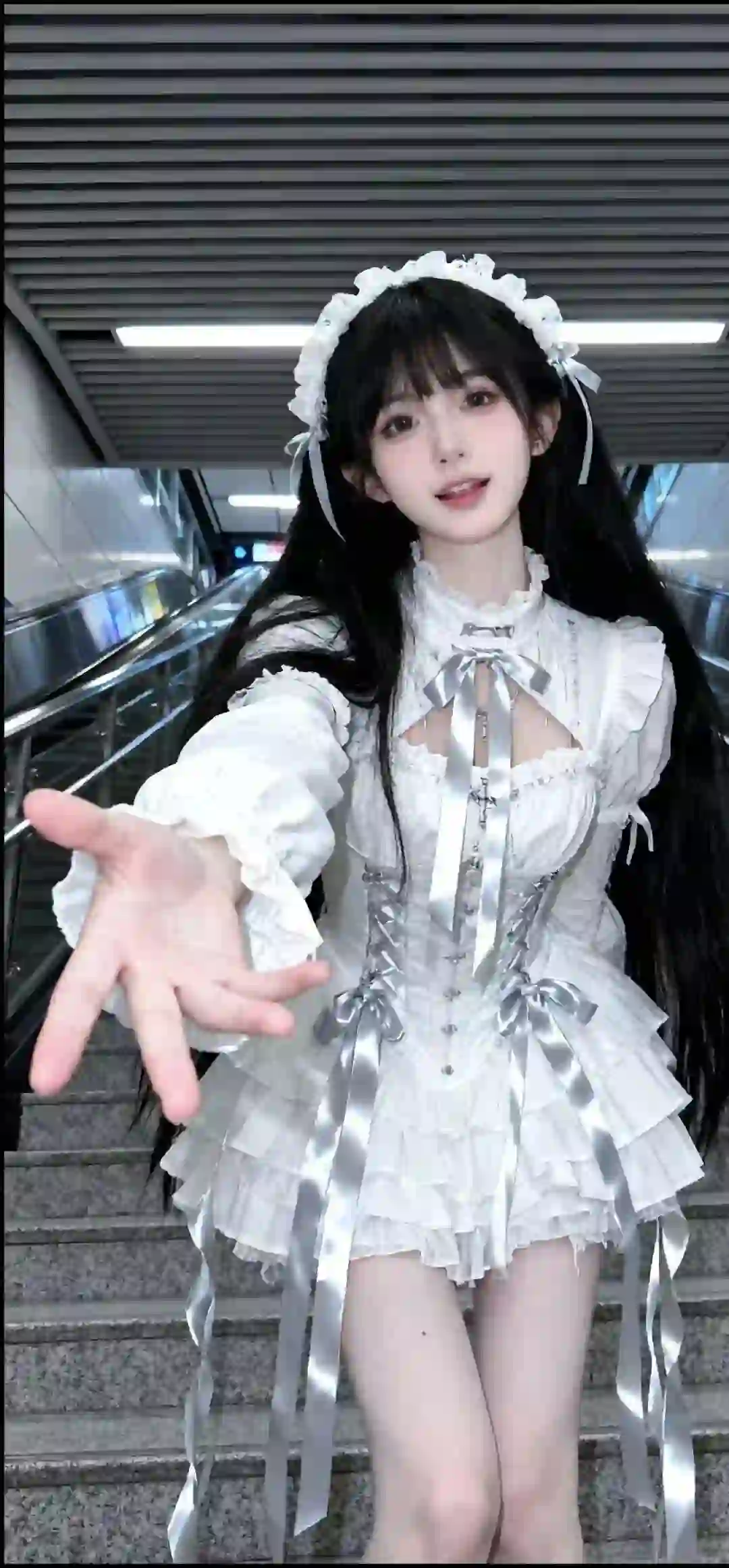 美女 长发美女  地铁站 长发清纯女孩 长腿美女