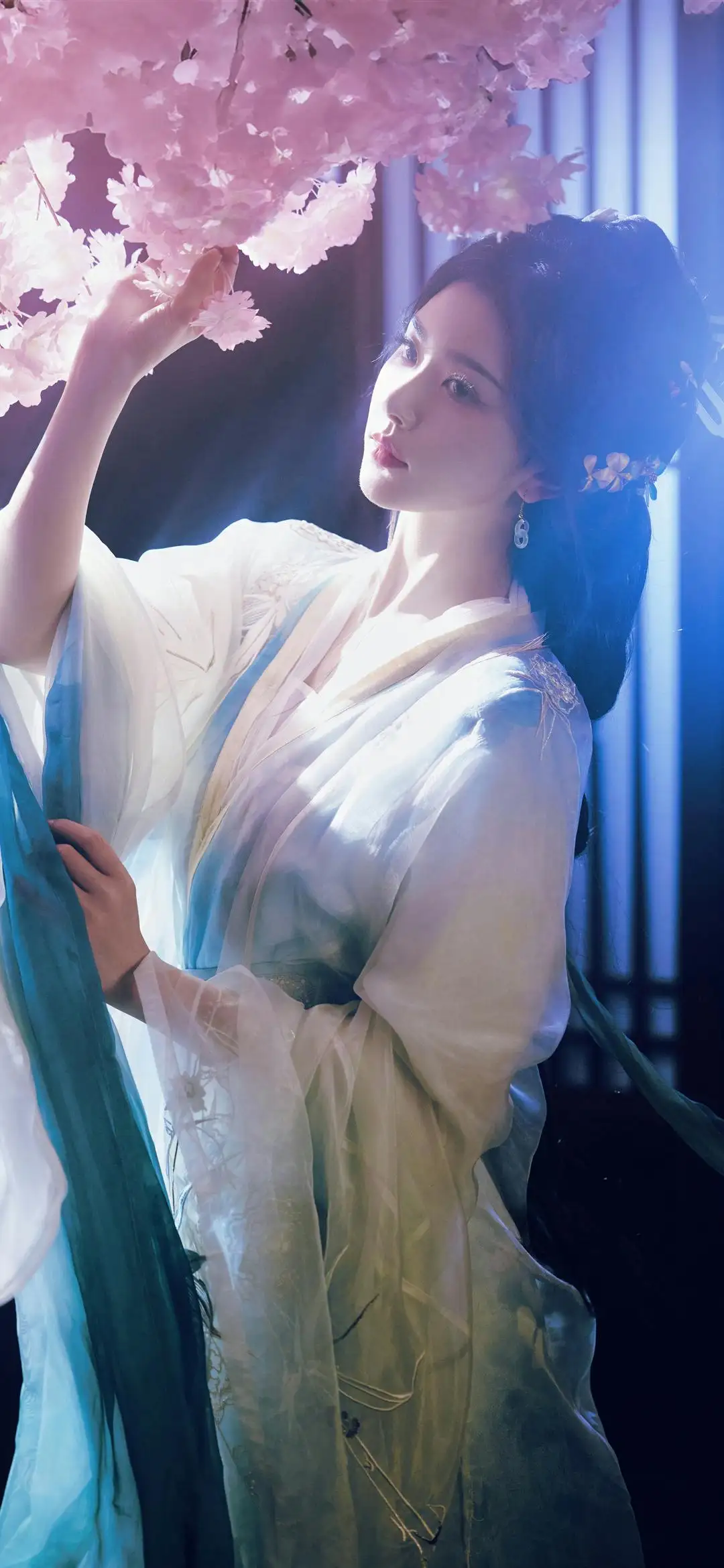 长发古风美女 汉服 美女 花