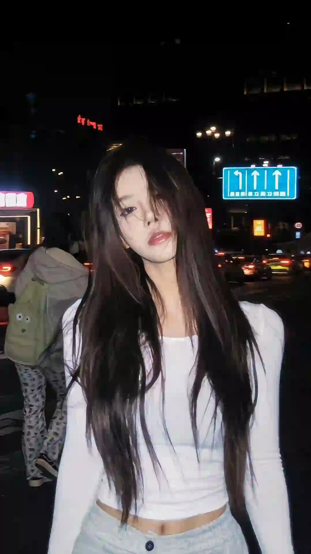 美女 户外 白色衣服 牛仔穿搭 户外 街拍