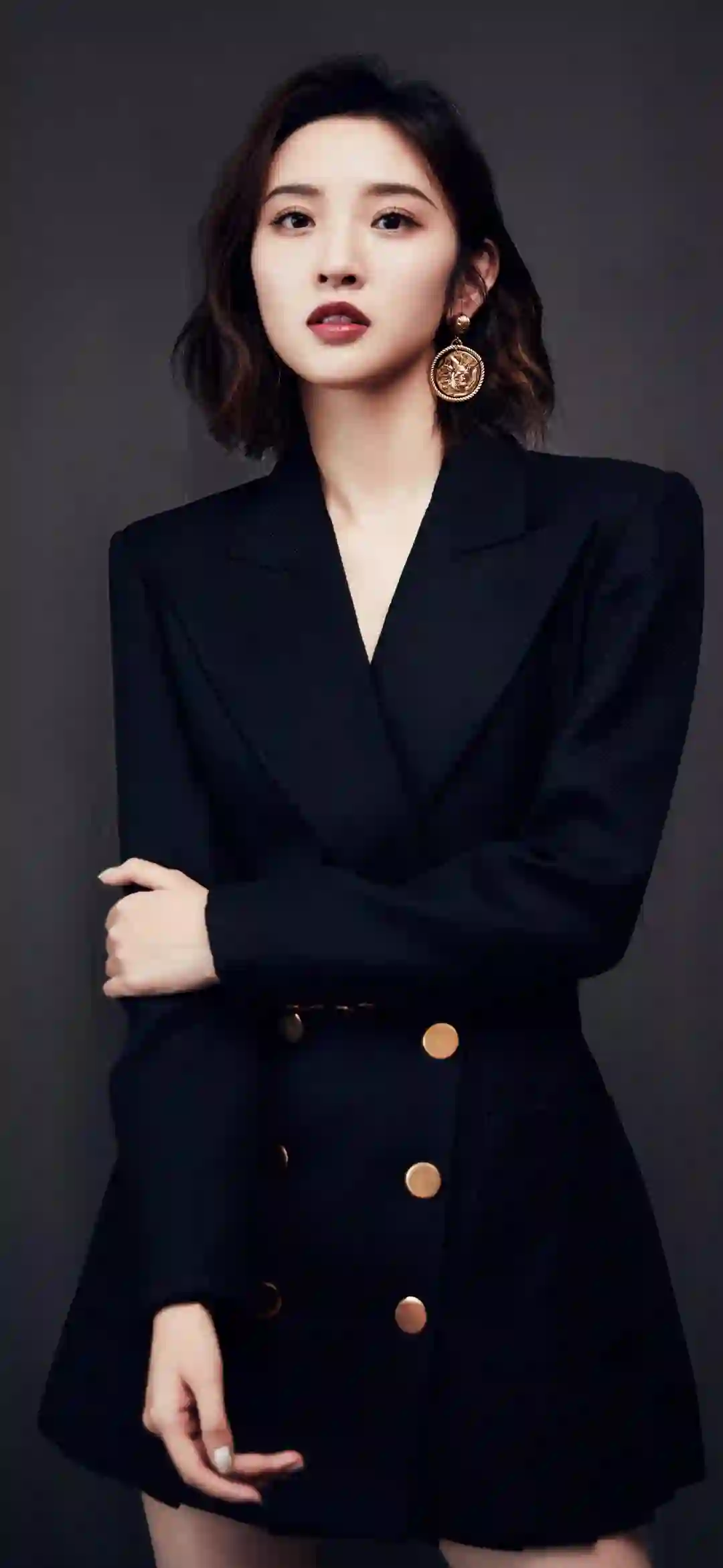 黑色西装美女 张艺昕