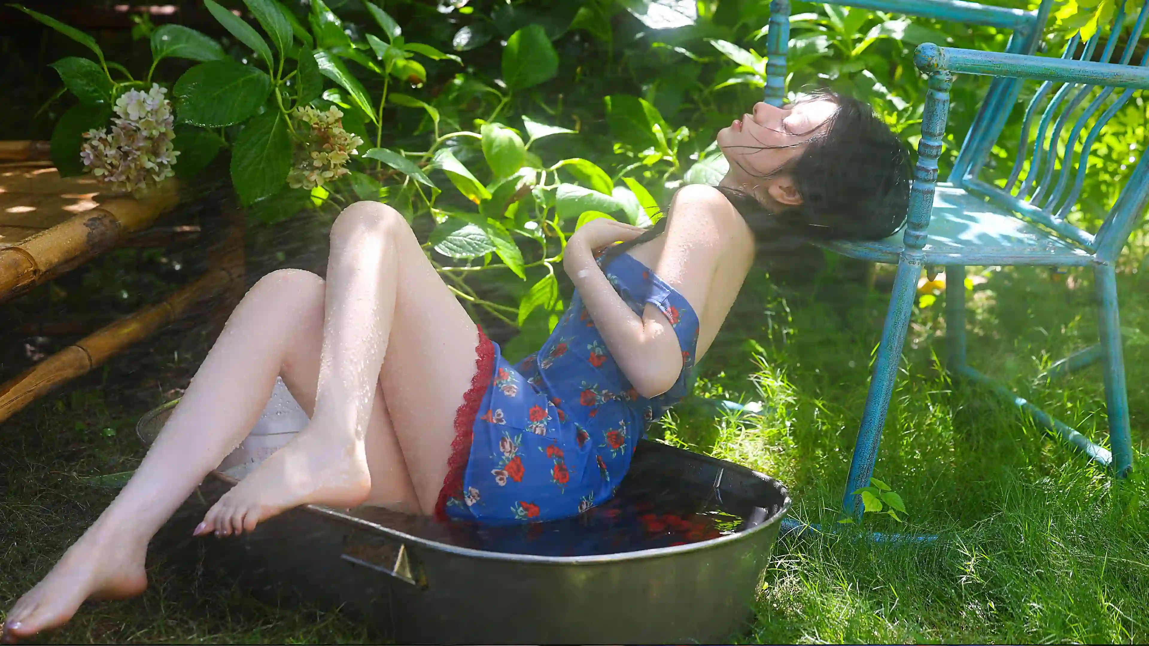 性感美女 长腿美女 碎花裙 户外 绿色
