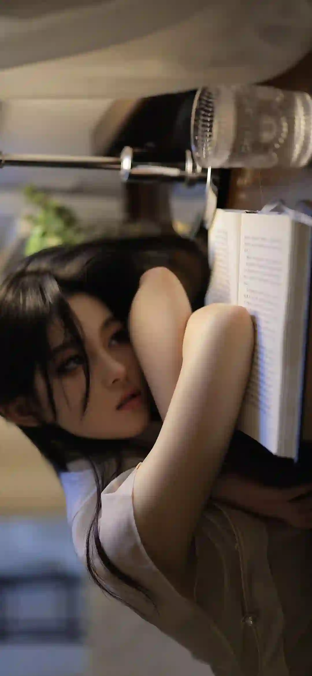 趴在桌子上的女孩 看书 清纯 唯美
