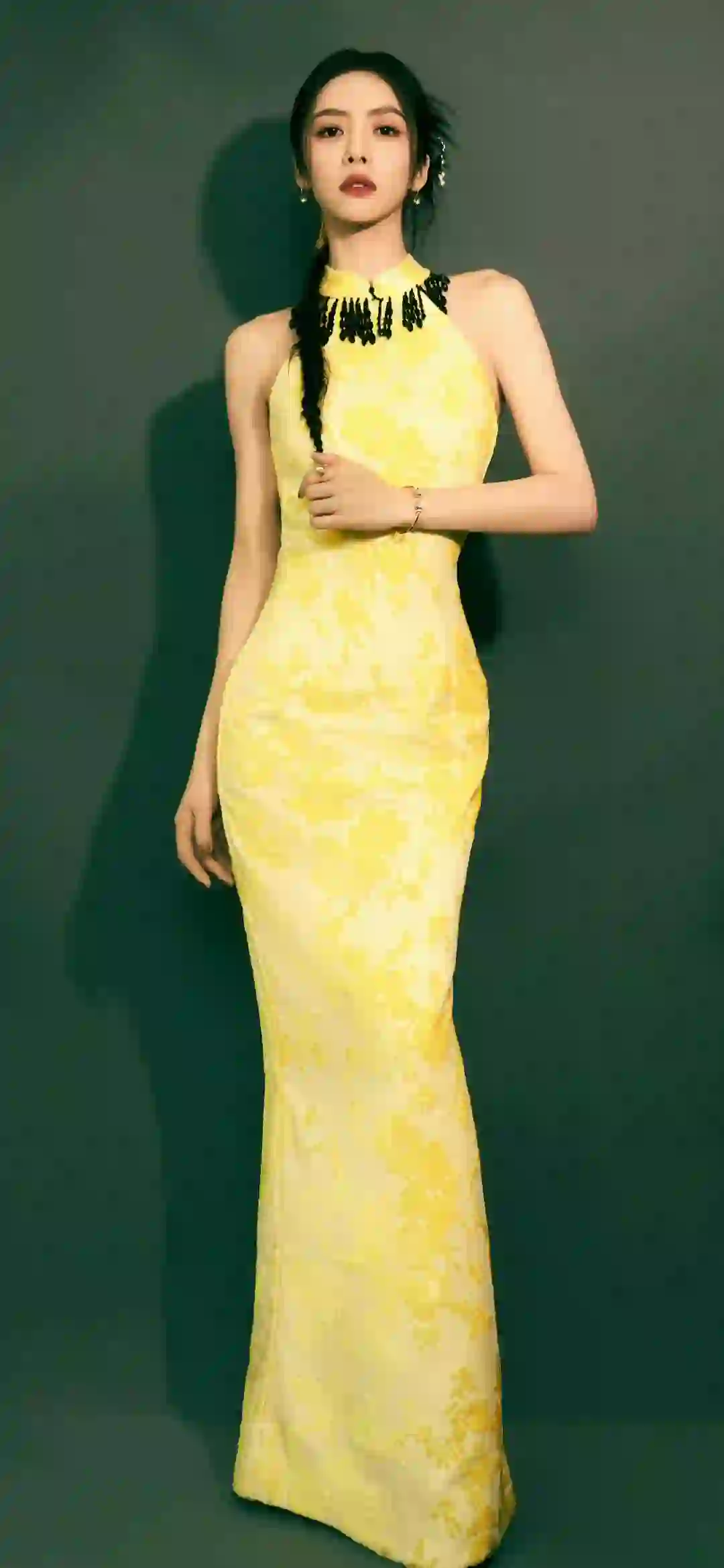旗袍美女 长发美女 黄色旗袍