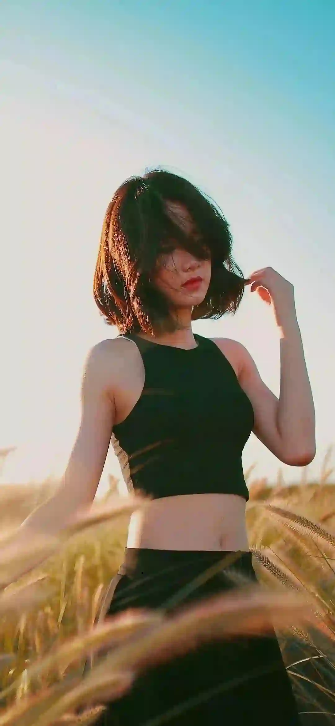 金色麦田 短发女孩 黑色穿搭 清新写真 蓝天阳光
