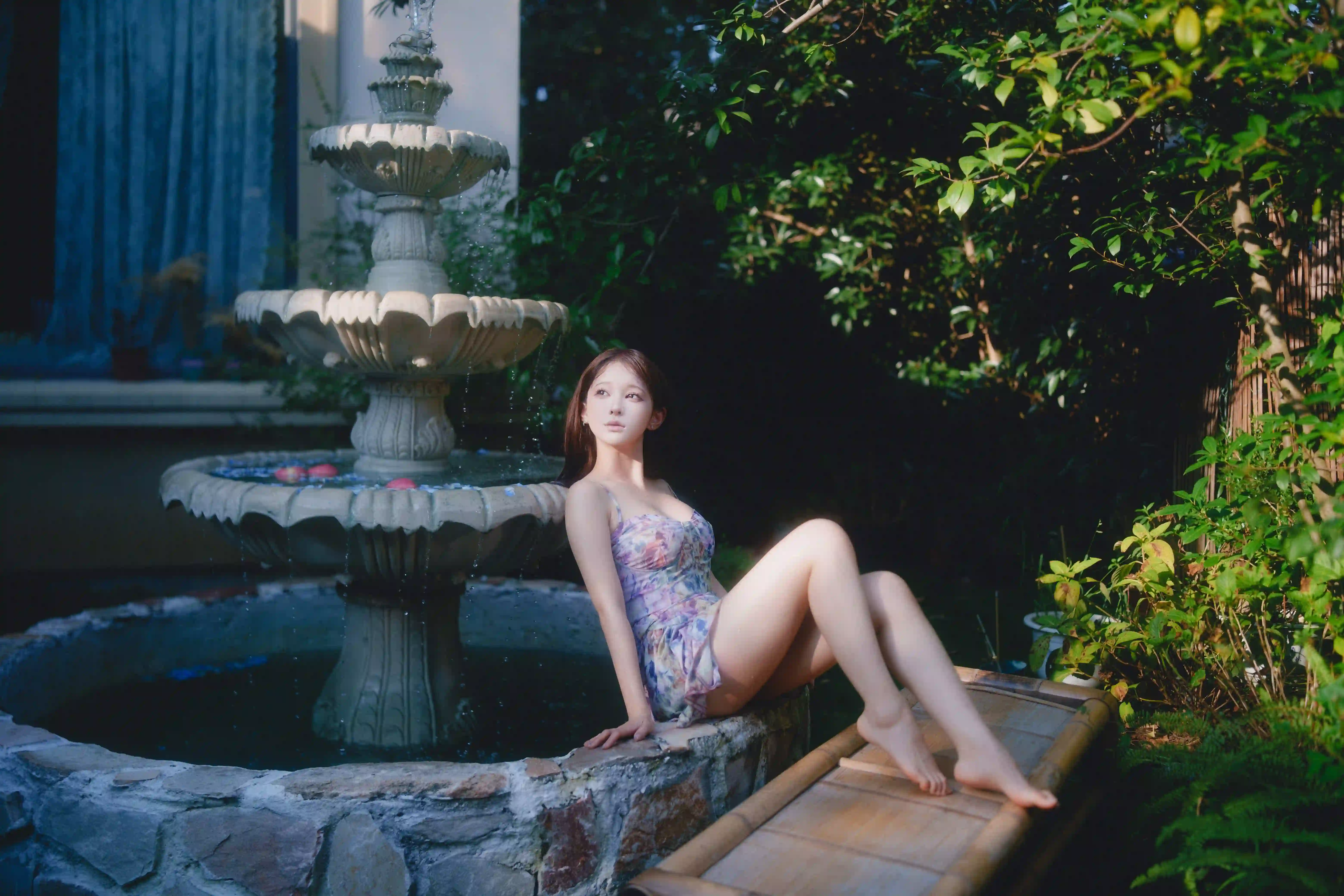 长发性感美女 碎花裙 喷泉 大长腿