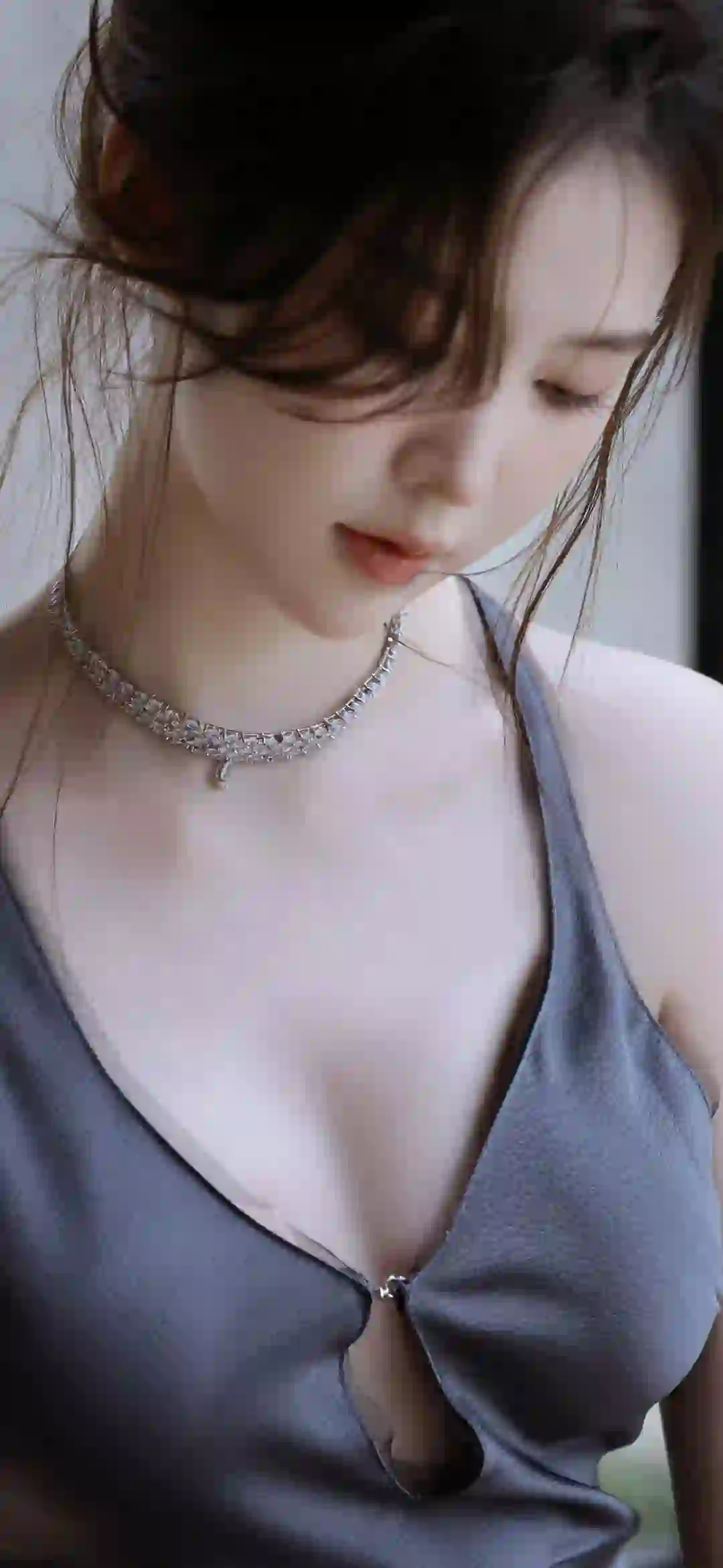 长发吊带美女 性感美女