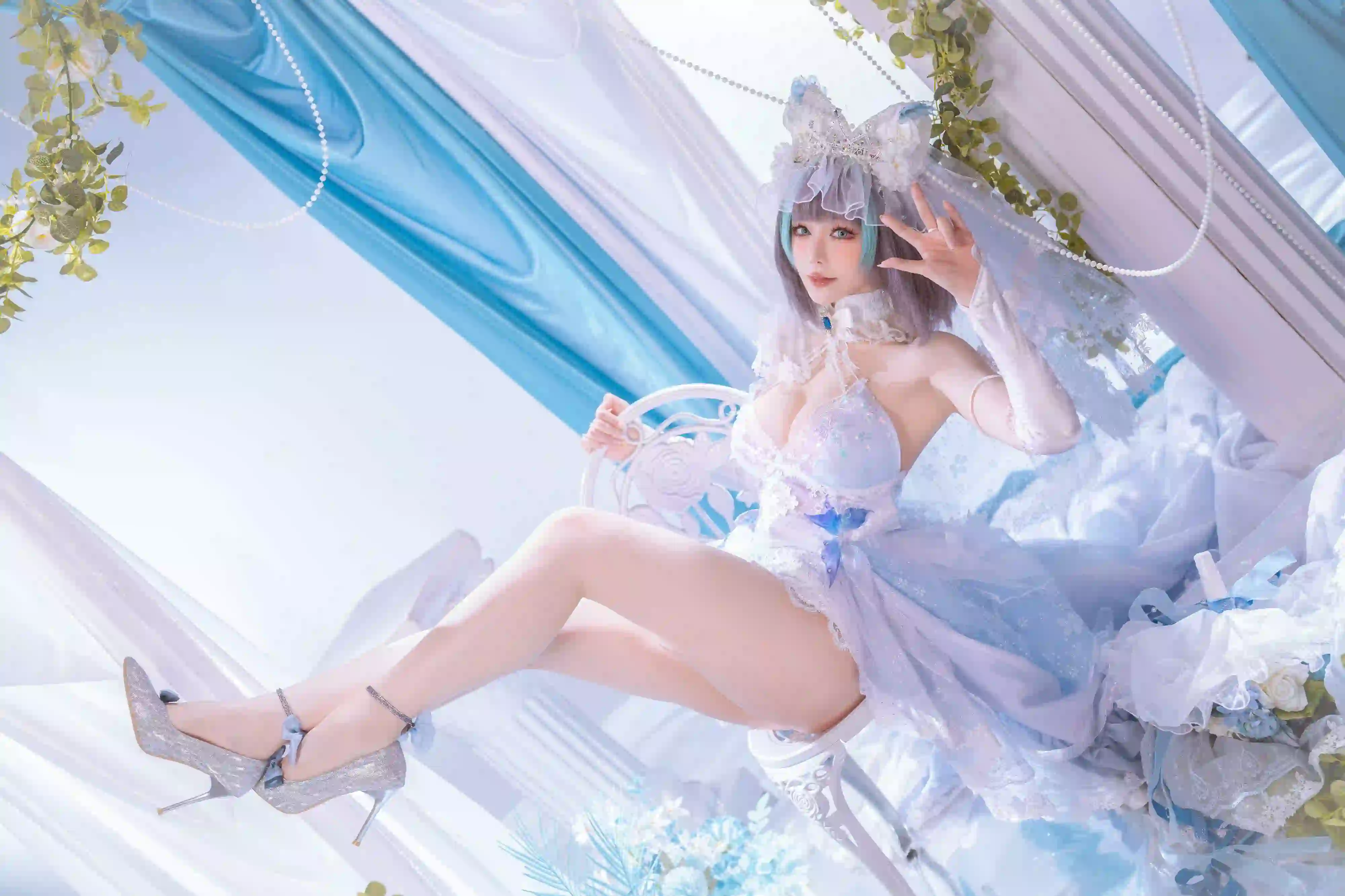 长发性感美女 白色婚纱 蓝色 绿色 高跟鞋 蓝色裙子