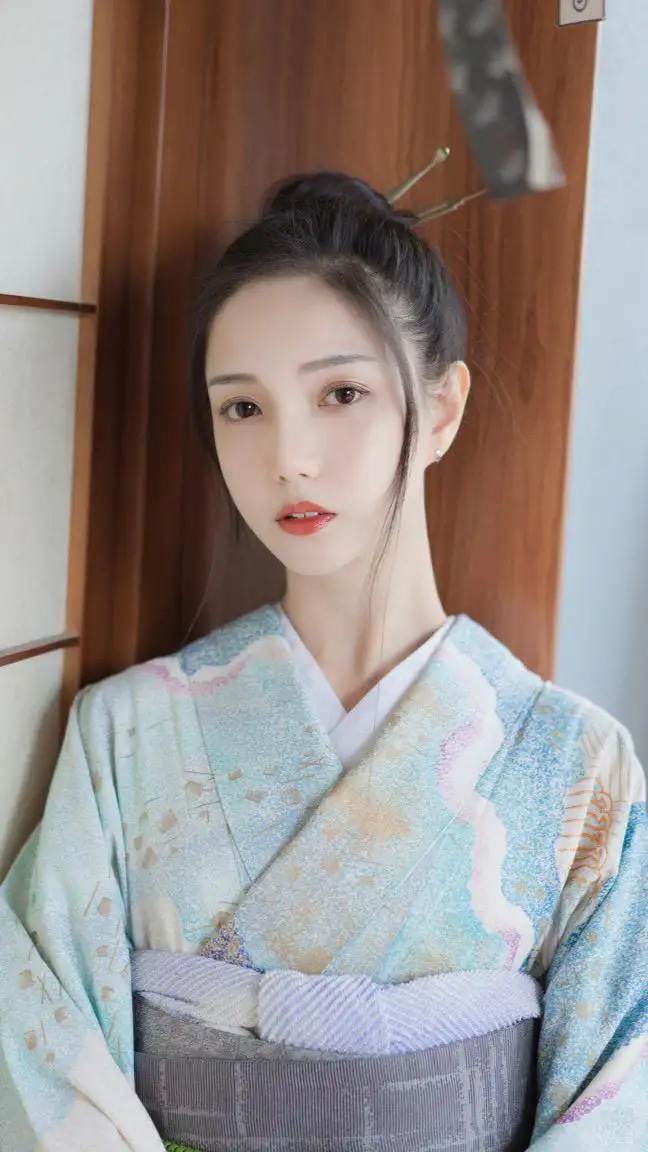 长发和服美女