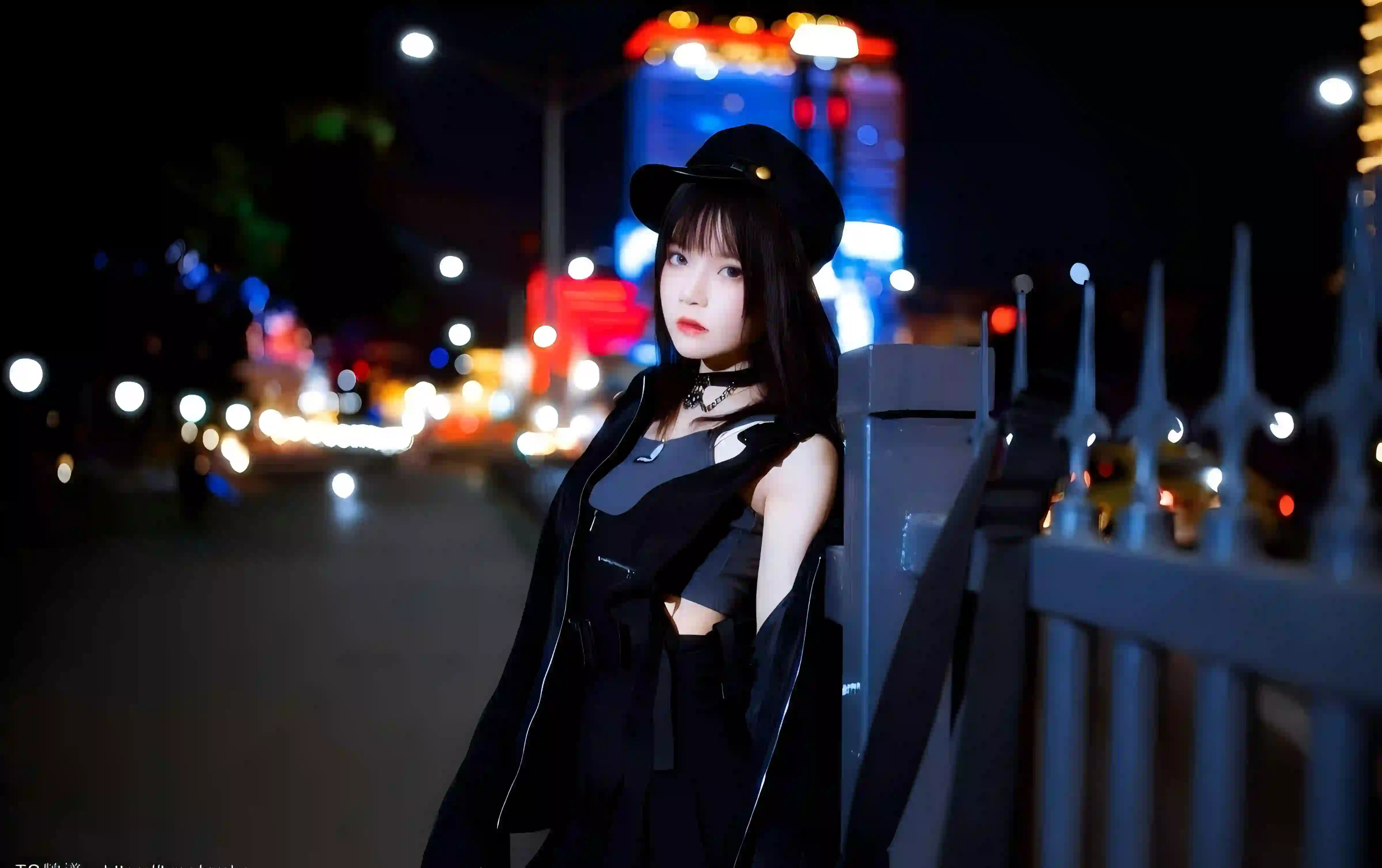 长发美女 城市夜景 黑色衣服