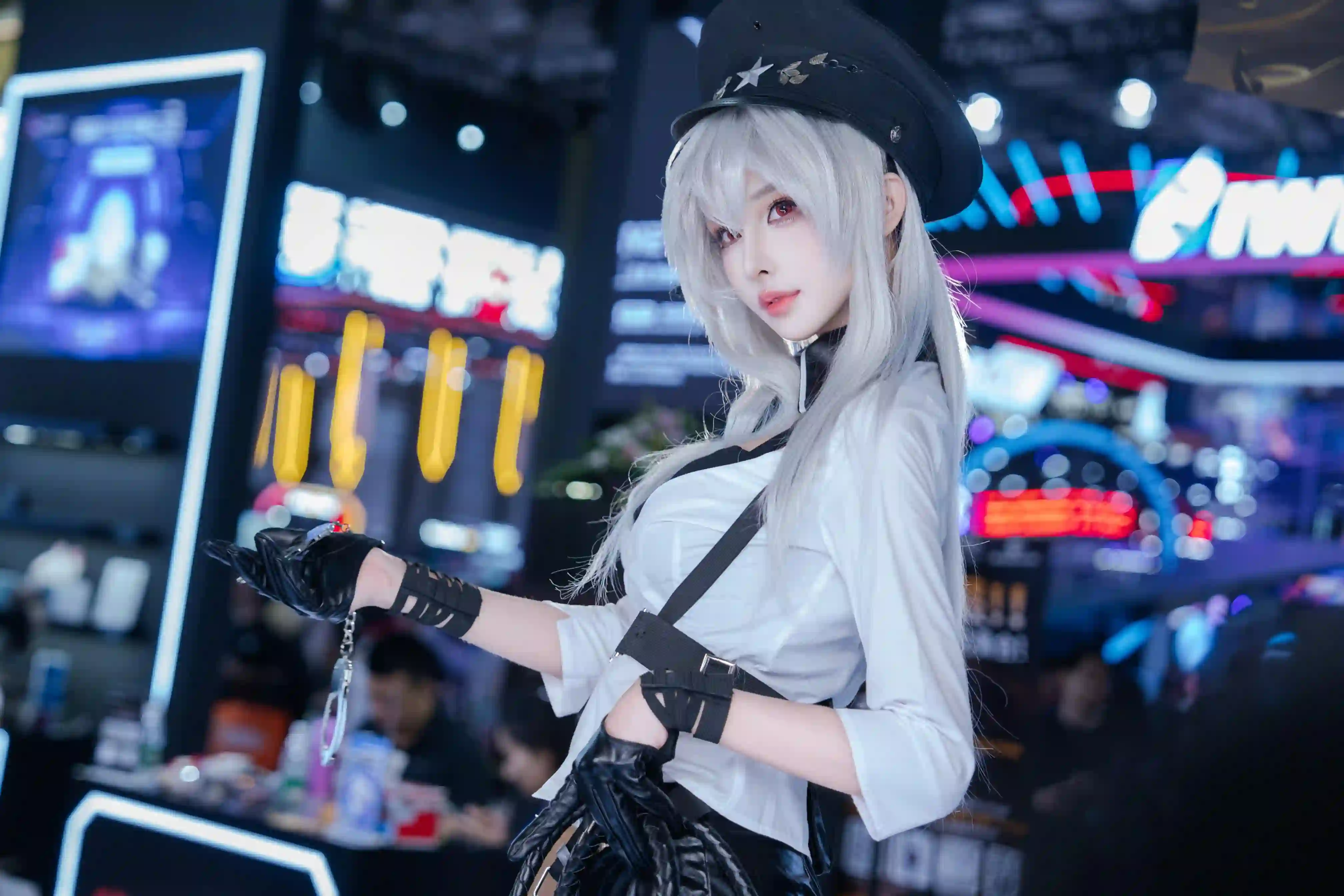 Coser 白色长发 白色衬衫 游戏厅 御姐