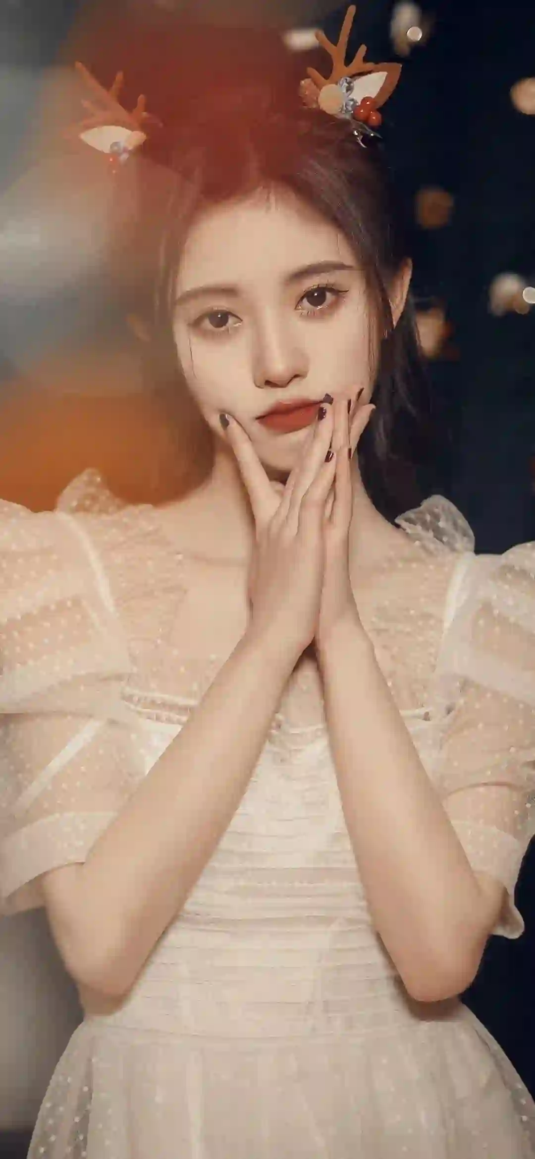 美女明星壁纸 鞠婧祎可爱 白色长裙