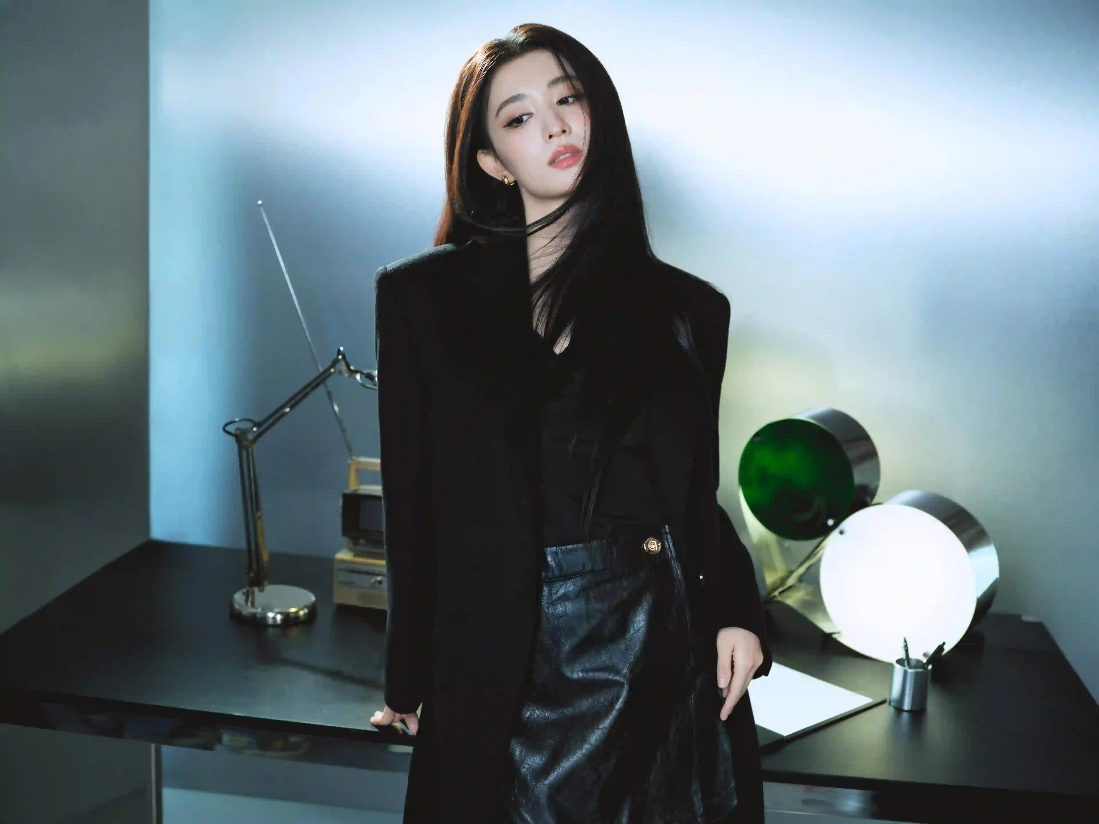冷艳美女 黑色西装 时尚摄影 人像写真 长发女孩 高级感 王楚然