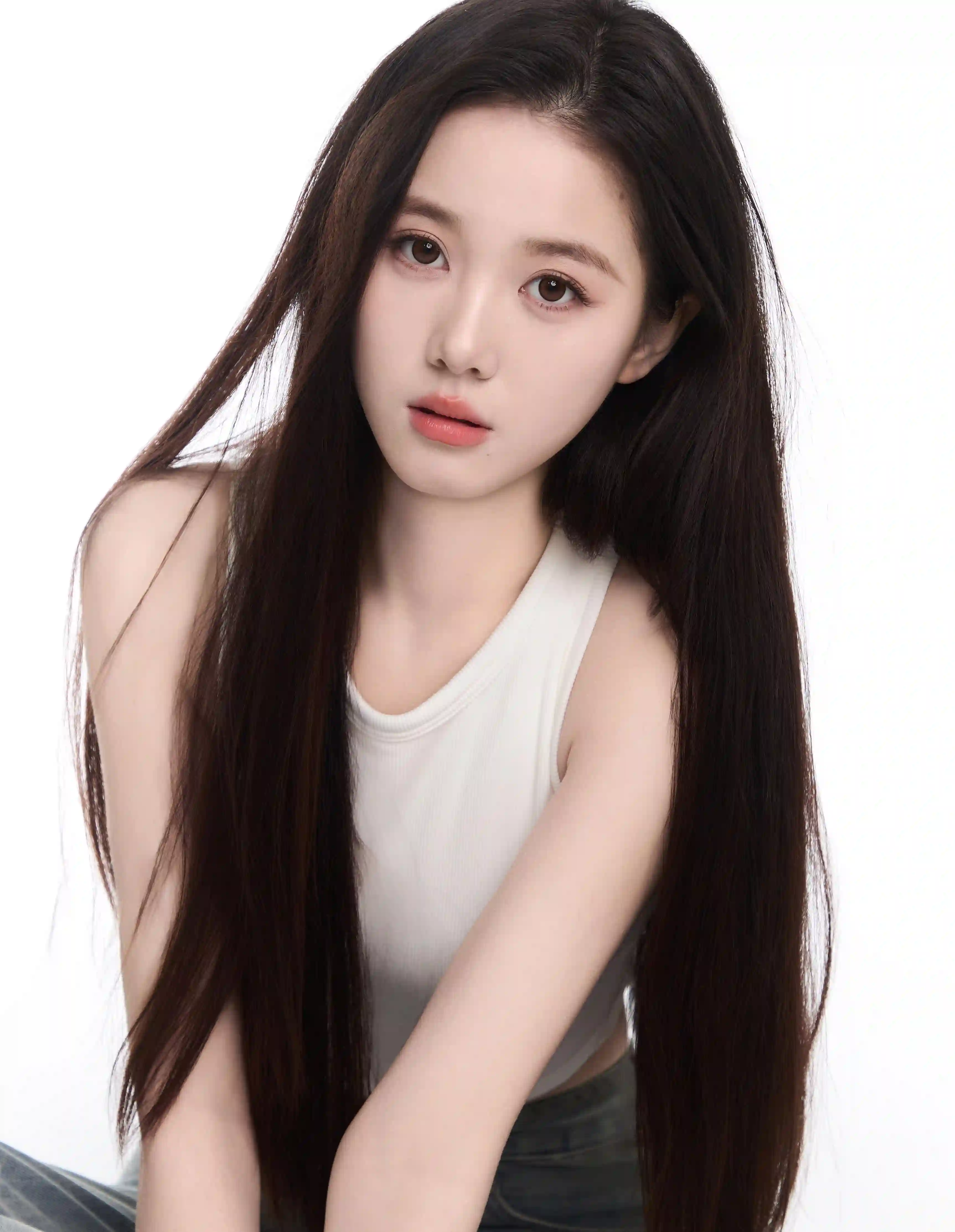 长发美女 白衣牛仔裤女孩 可爱 美女