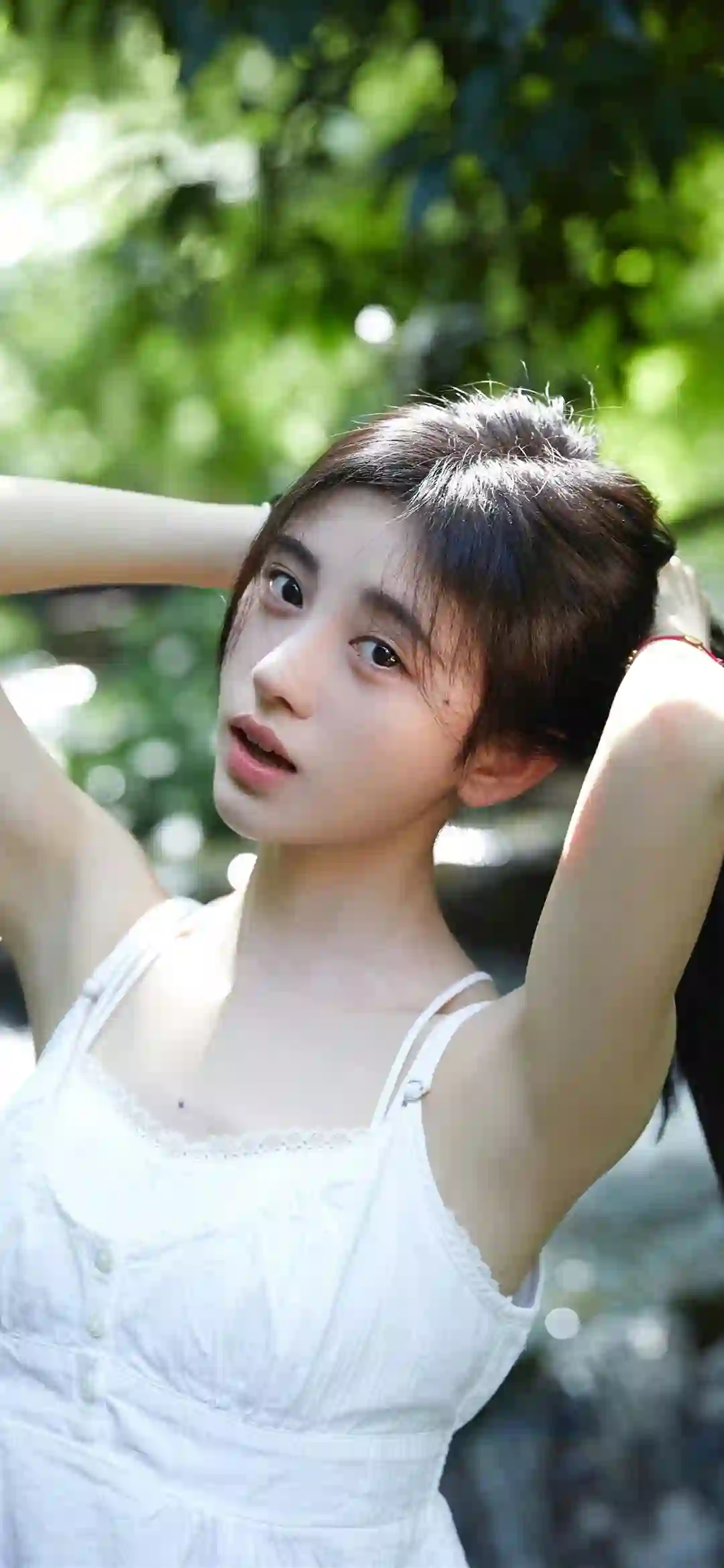 明星壁纸 长发可爱美女 时尚美女 鞠婧祎 白色裙子 