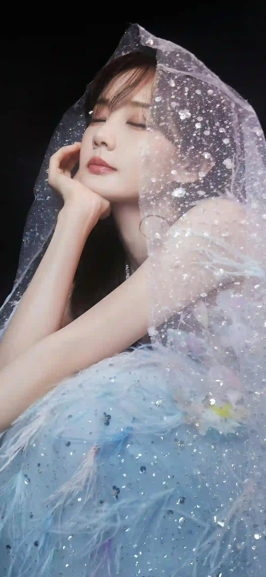 李一桐 长发性感美女 明星壁纸 唯美 闭眼