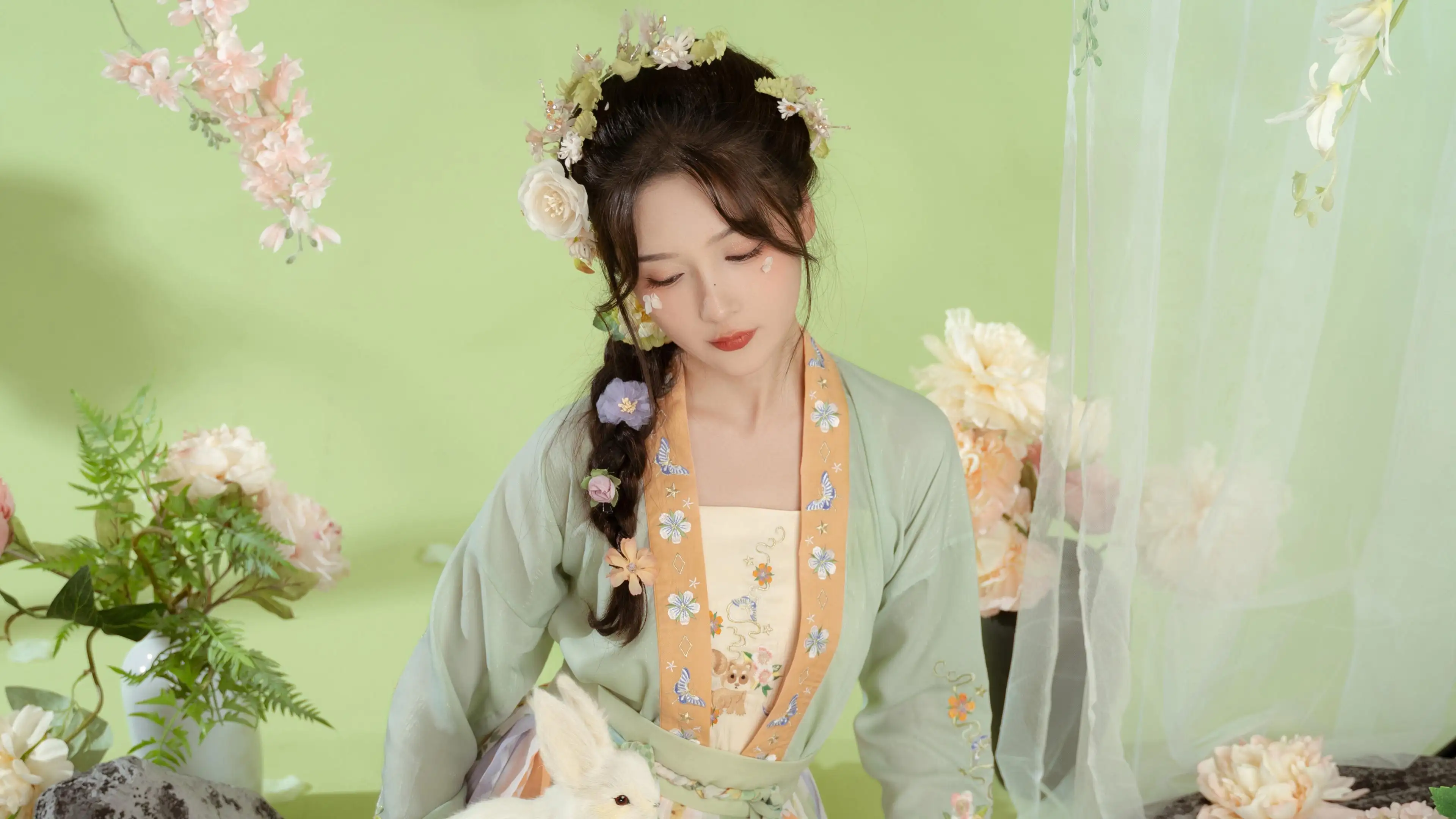 绿色小清新汉服美女