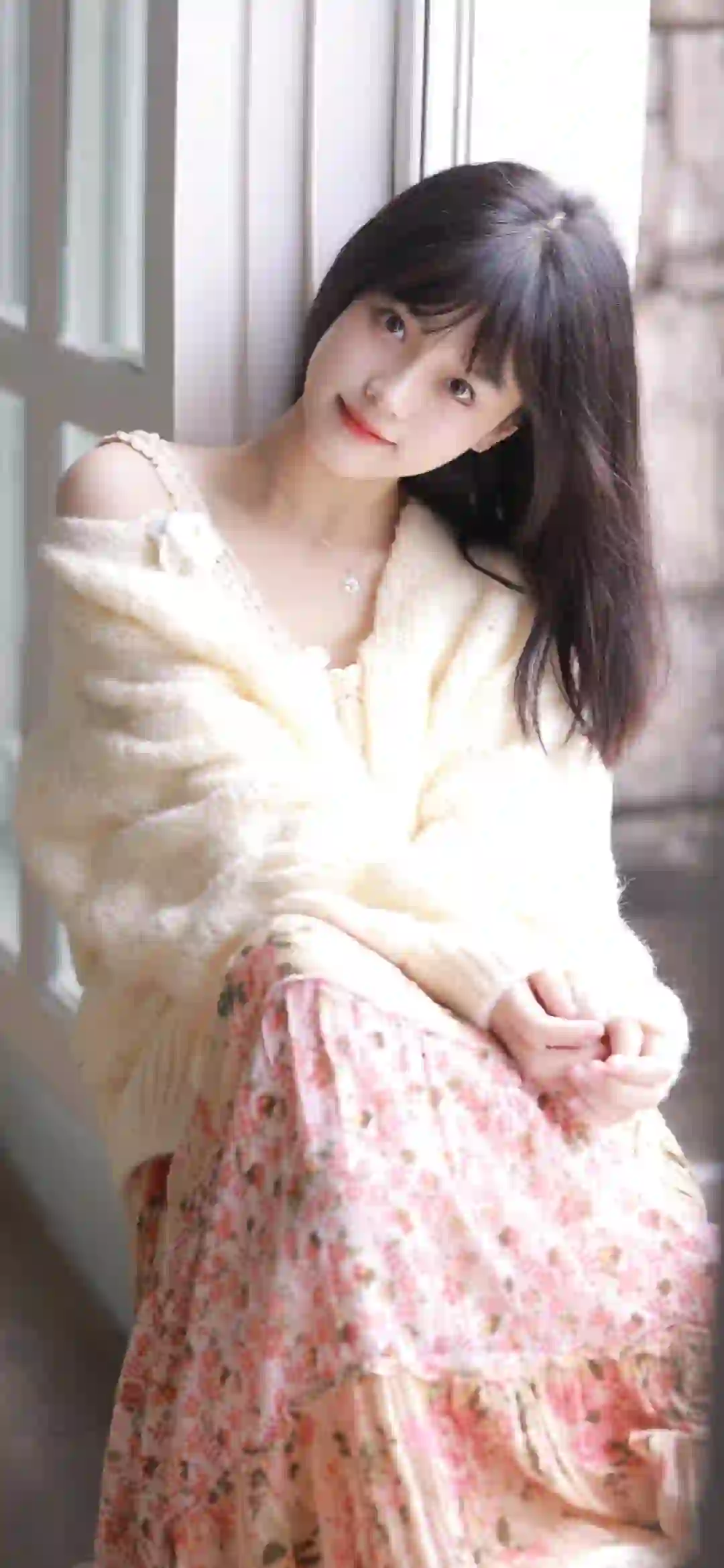 碎花长裙美女 可爱美女 居家写真