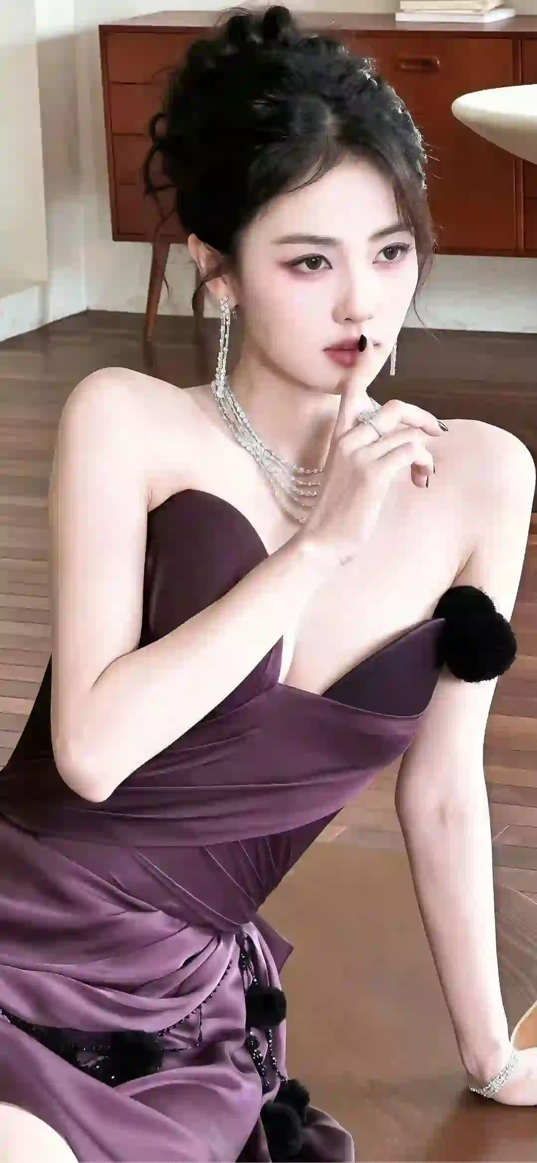 白鹿 长发性感美女 抹胸穿搭 紫色长裙