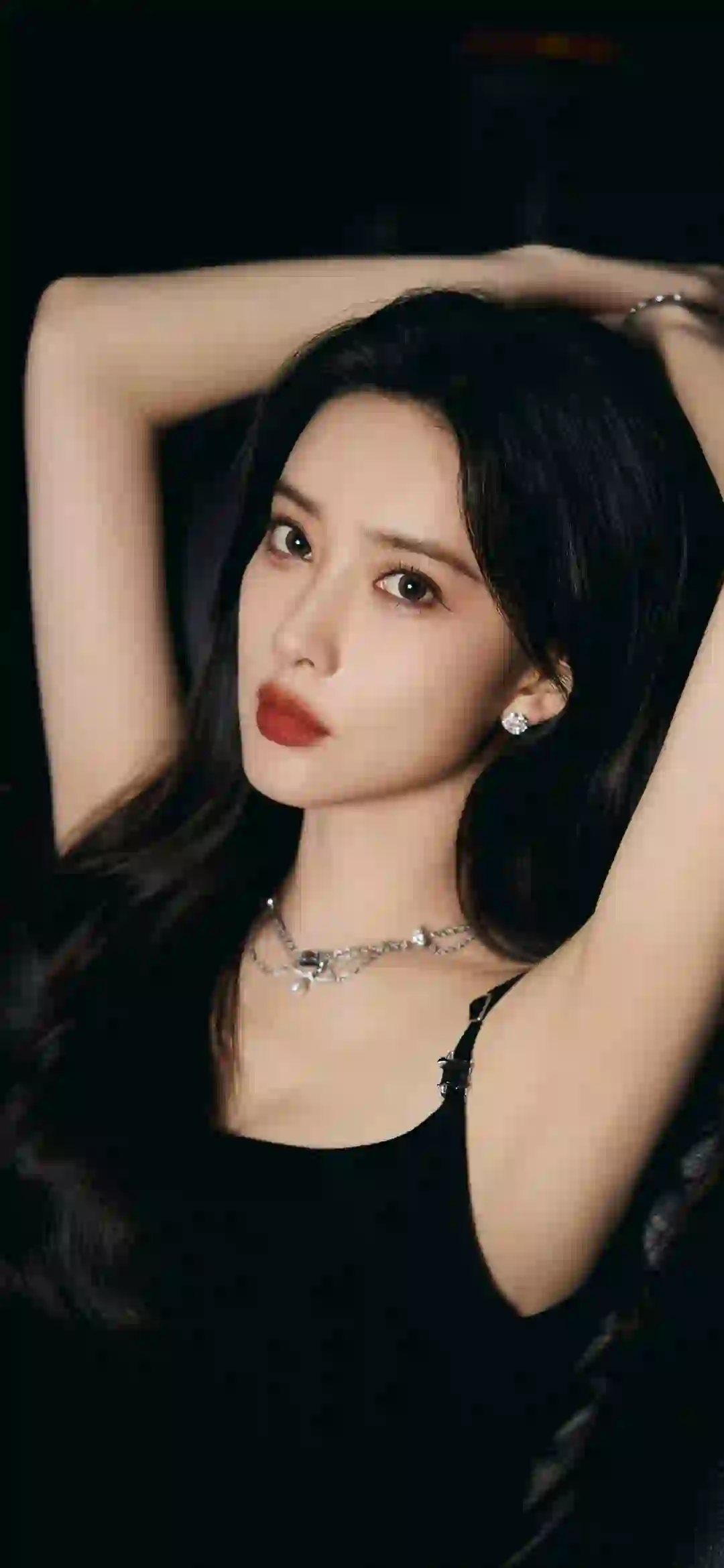 孟子义 长发 黑色衣服 性感