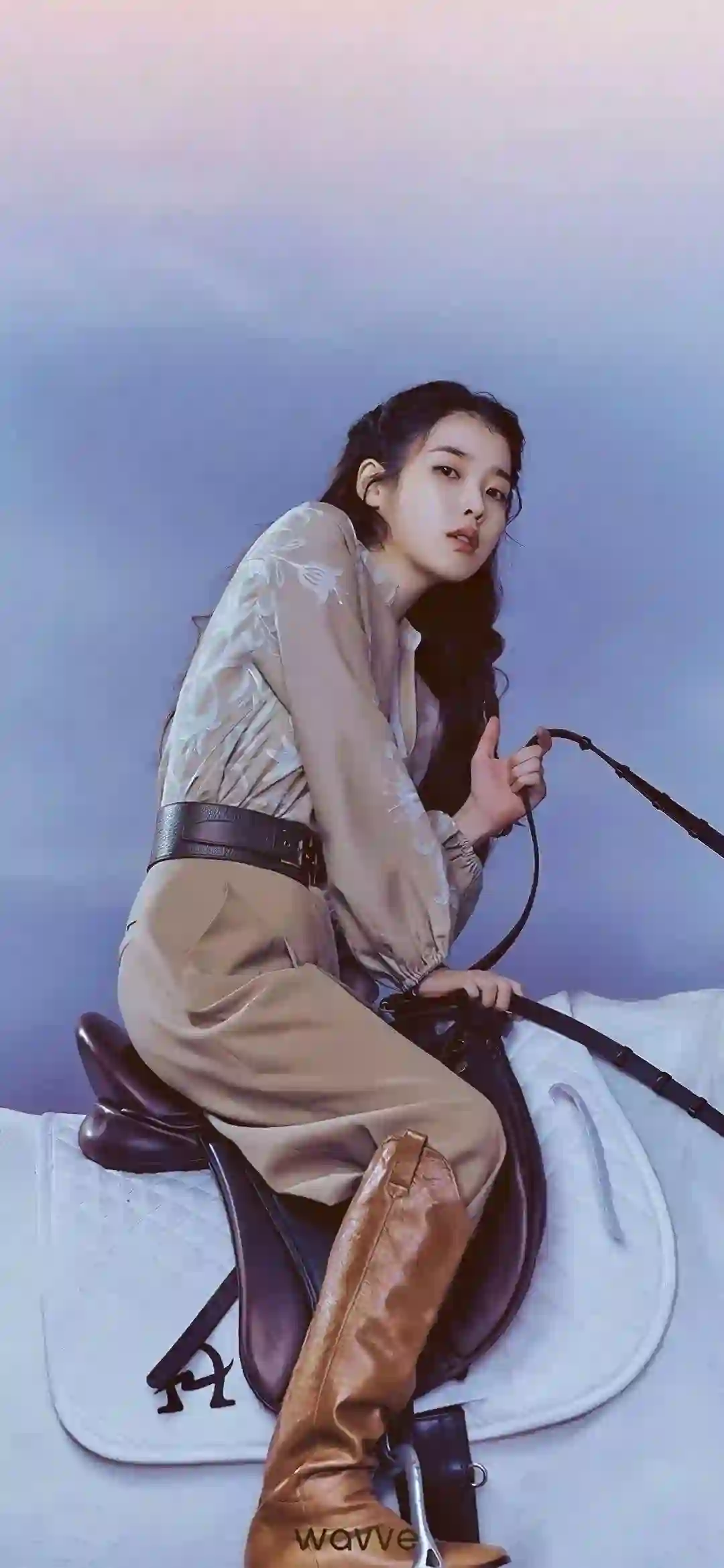 美女明星 IU 长发清纯美女 韩国明星 骑马 个性穿搭
