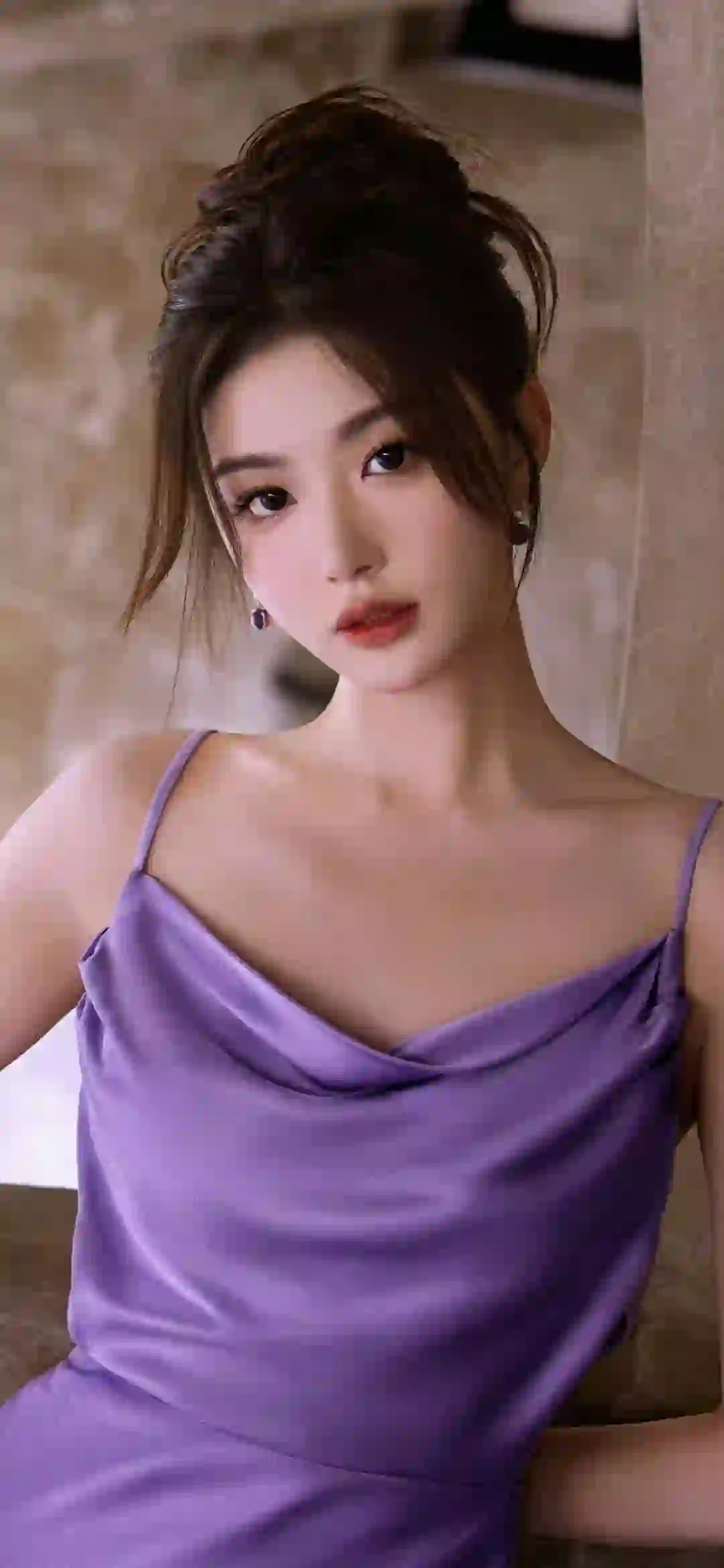 孔雪儿 紫色吊带裙 性感