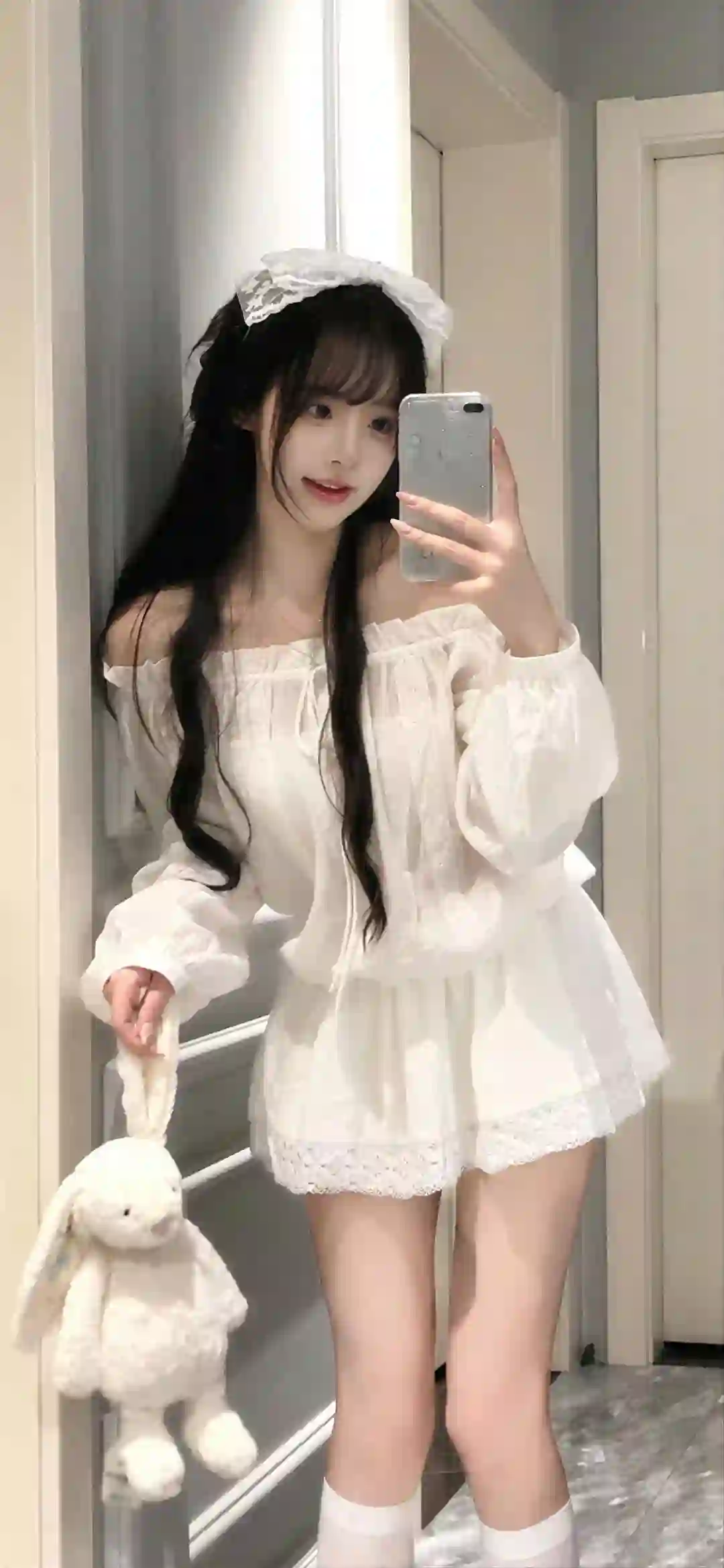 甜美少女 白色蕾丝 连衣裙 自拍 兔子玩偶 洛丽塔