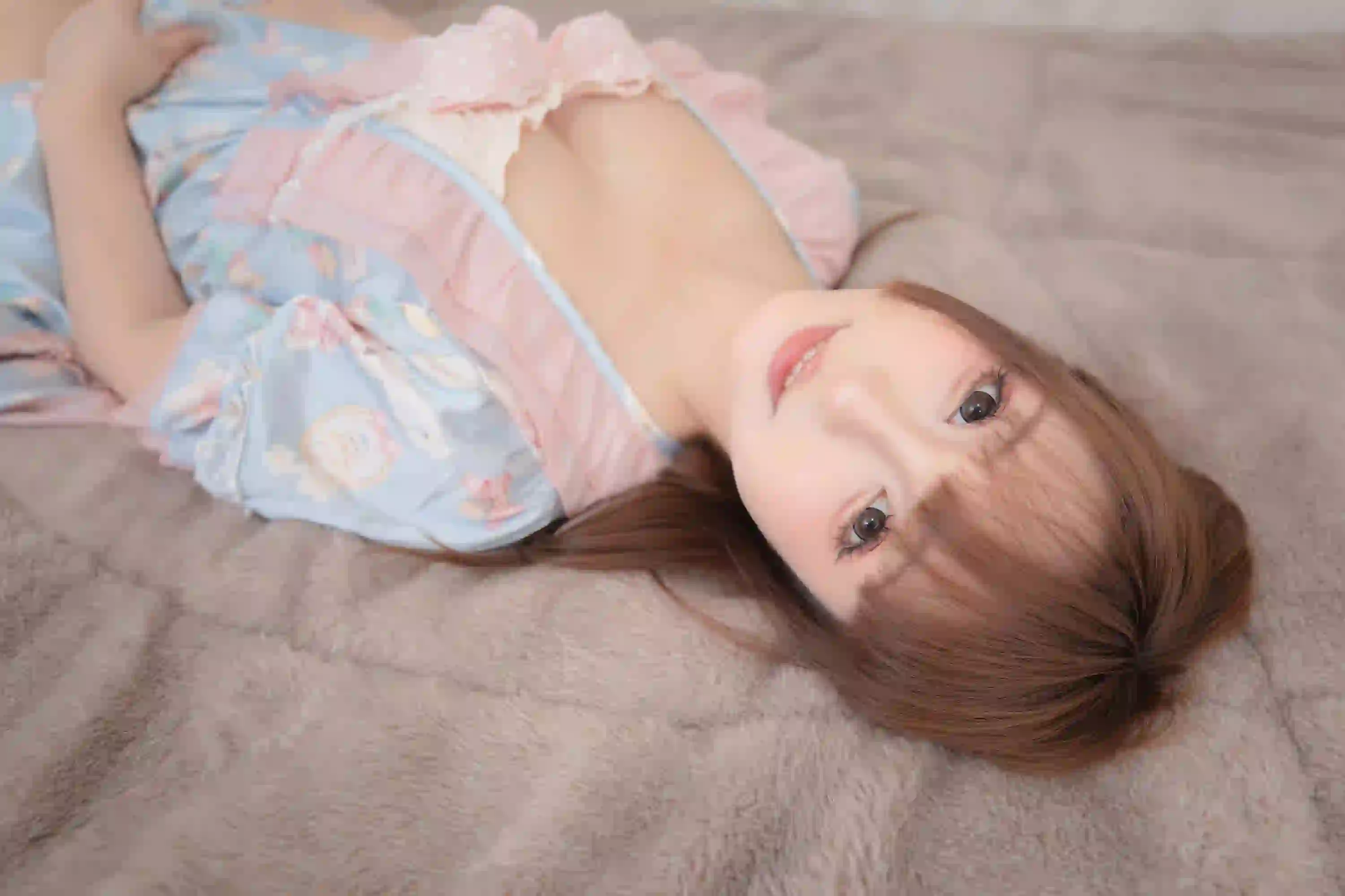 可爱女孩 居家写真 性感美女 白丝美女 可爱 甜美