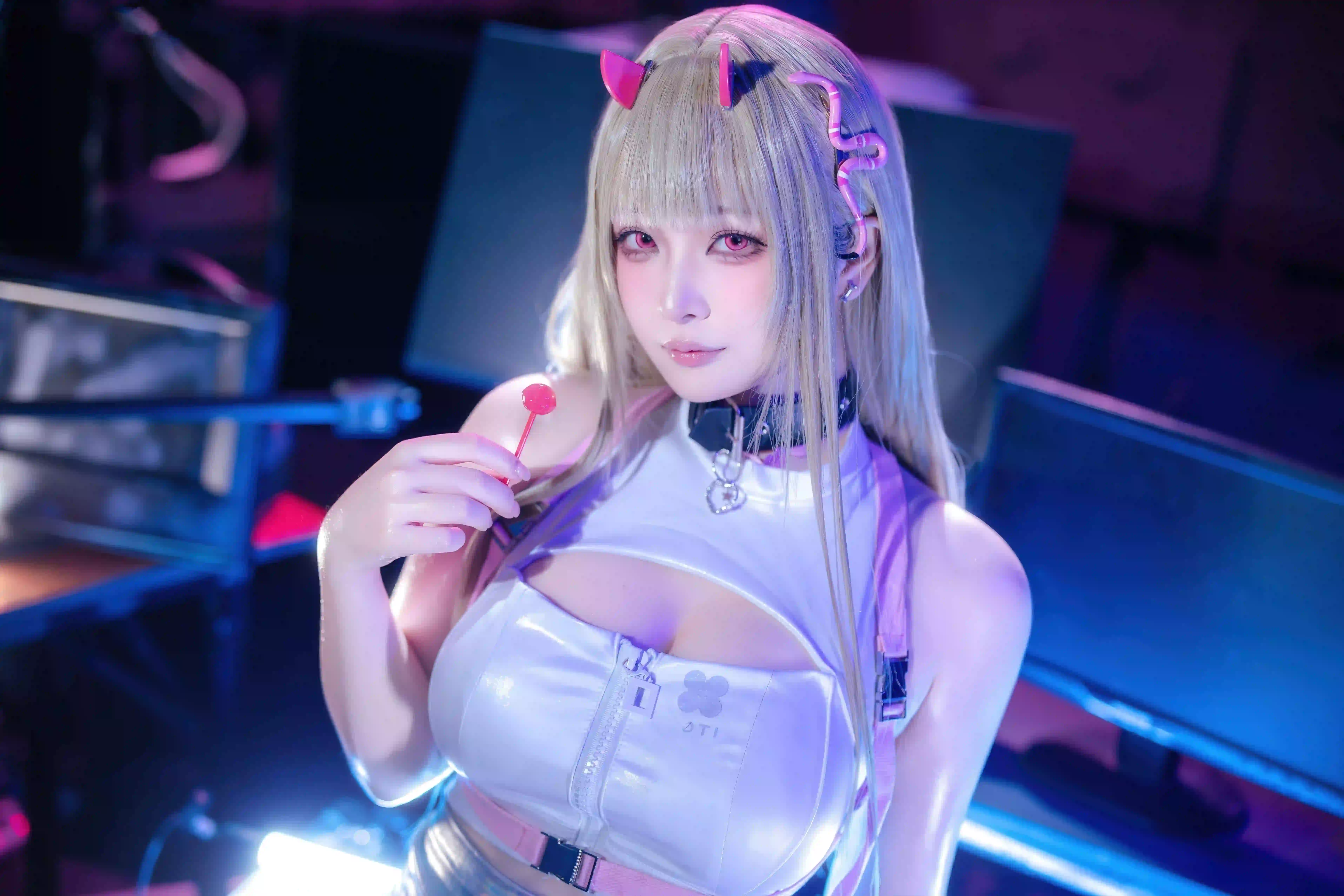 可爱 长发性感美女 长腿美女 恶魔角 渔网袜 渐变衣服