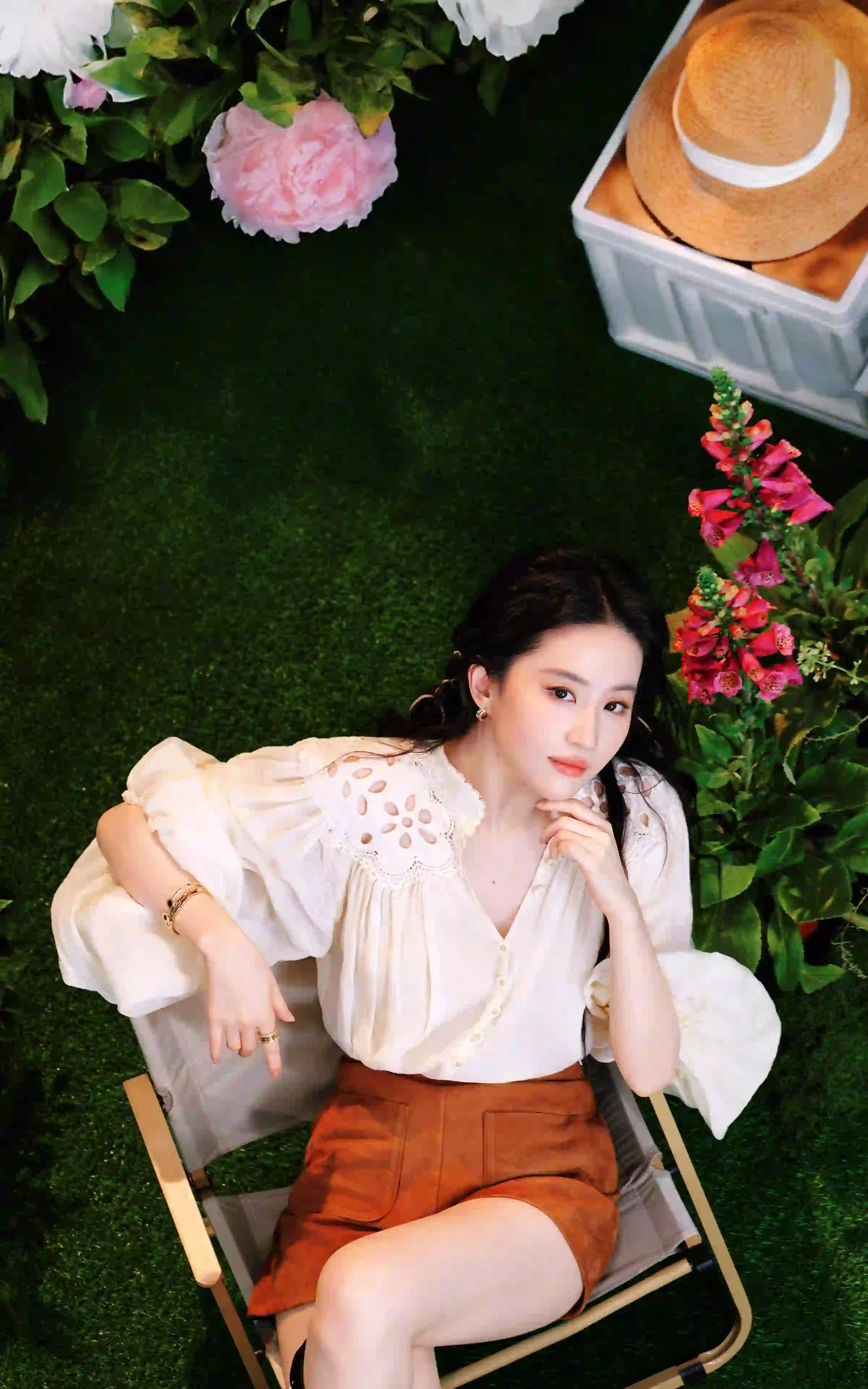 鲜花 养眼美女 刘亦菲 4k手机壁纸竖屏