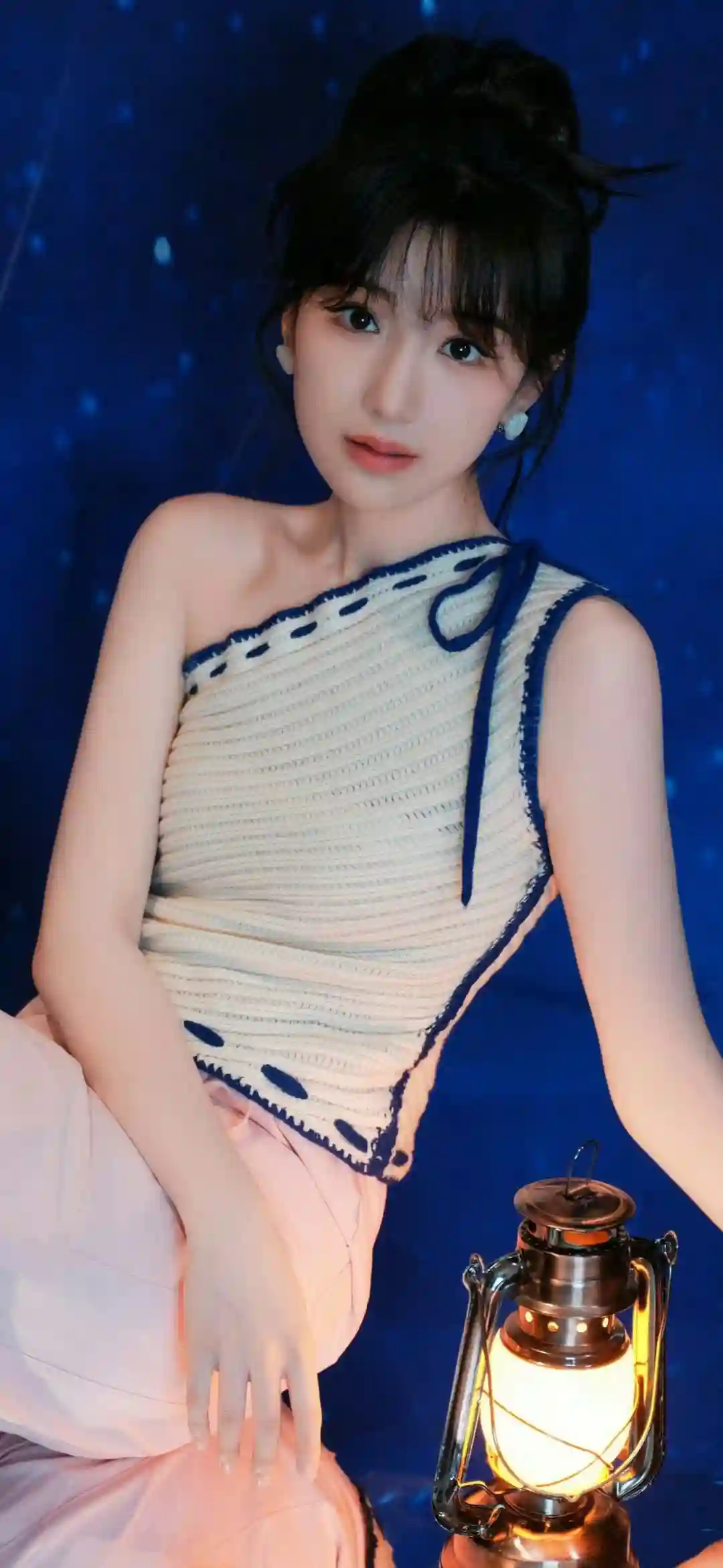 星空背景 提灯少女 田曦薇 时尚美女