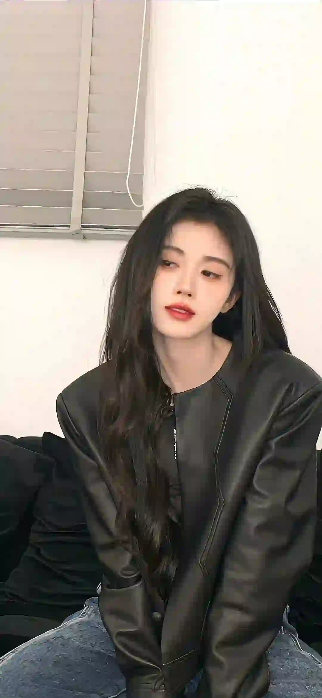 黑色皮衣 长发女孩 酷酷女孩