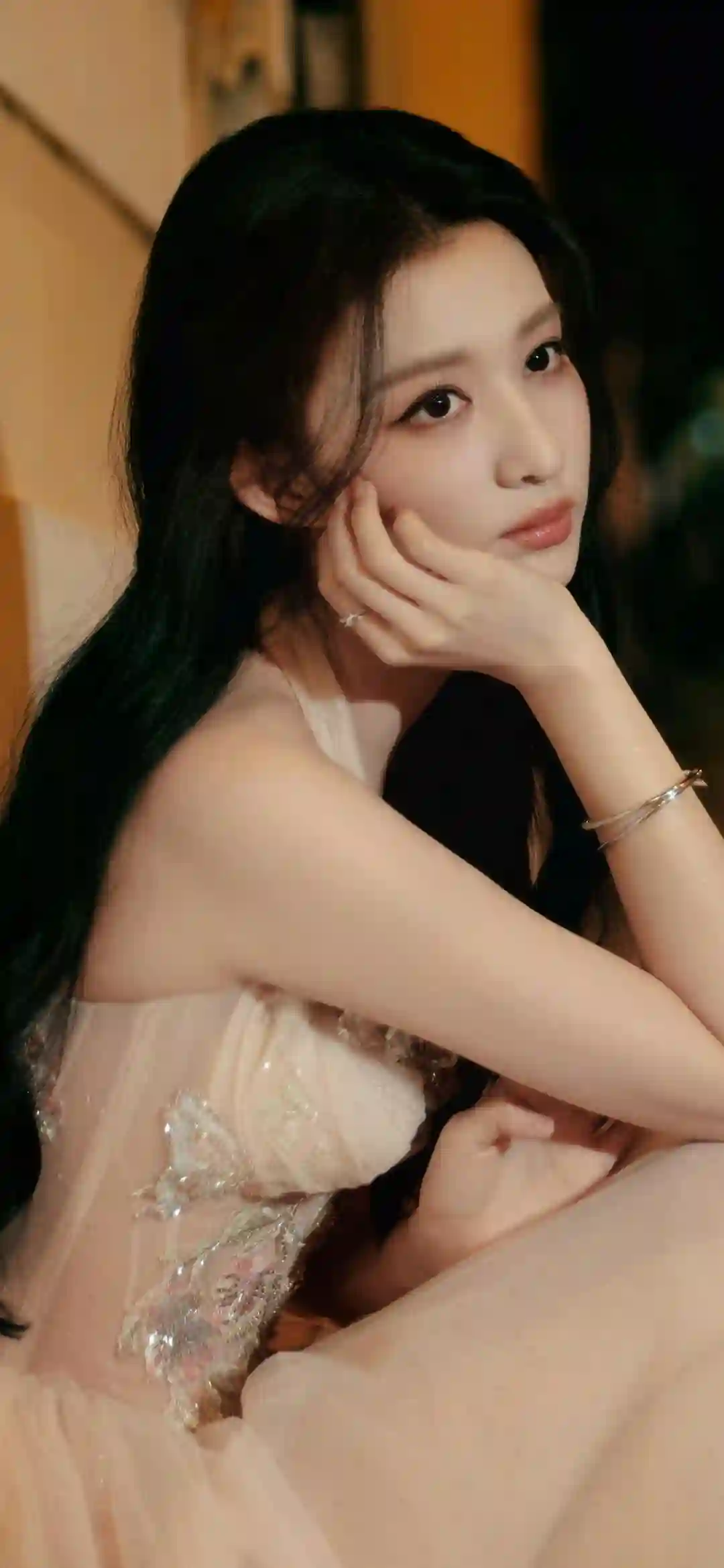 王楚然 长发女孩 户外写真 白色长裙 