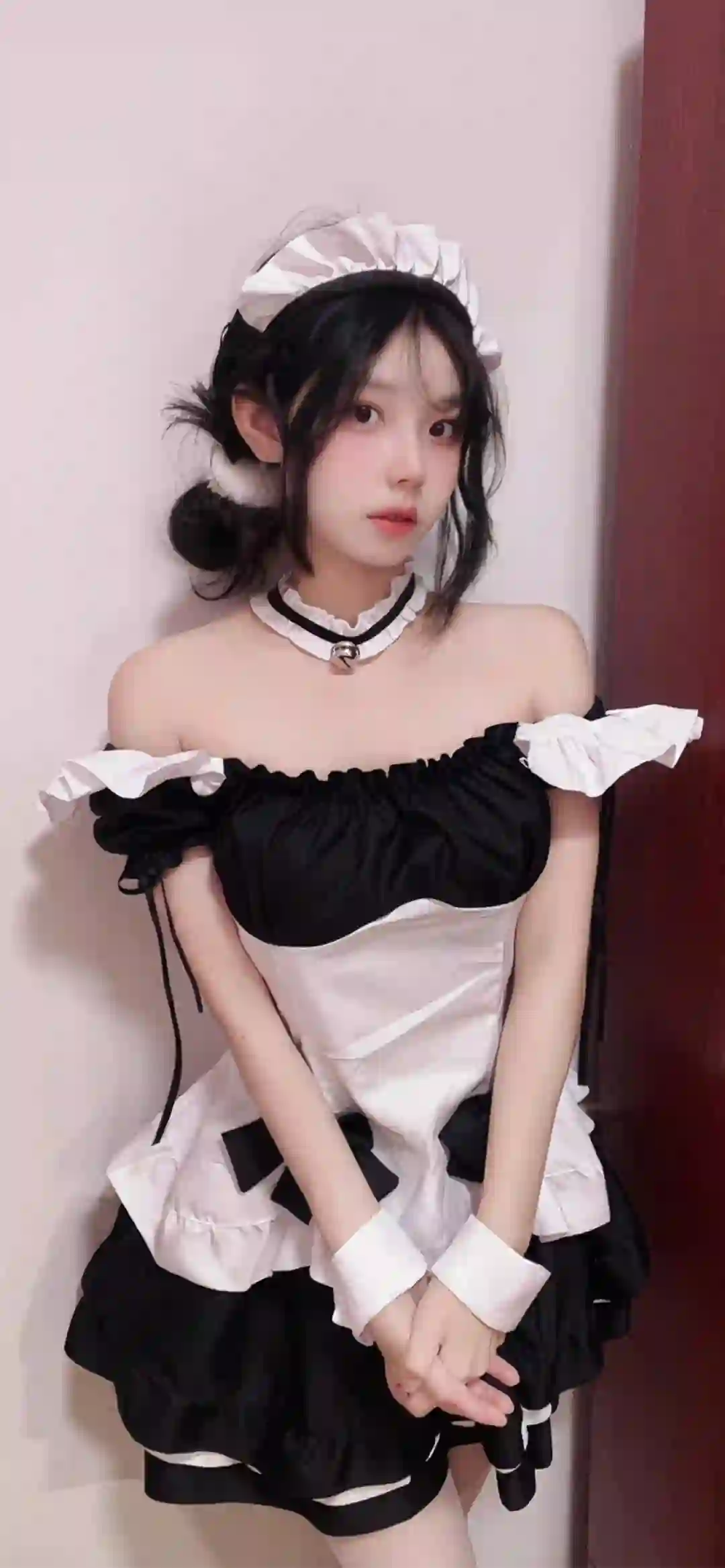 穿女仆装的可爱女孩 居家写真